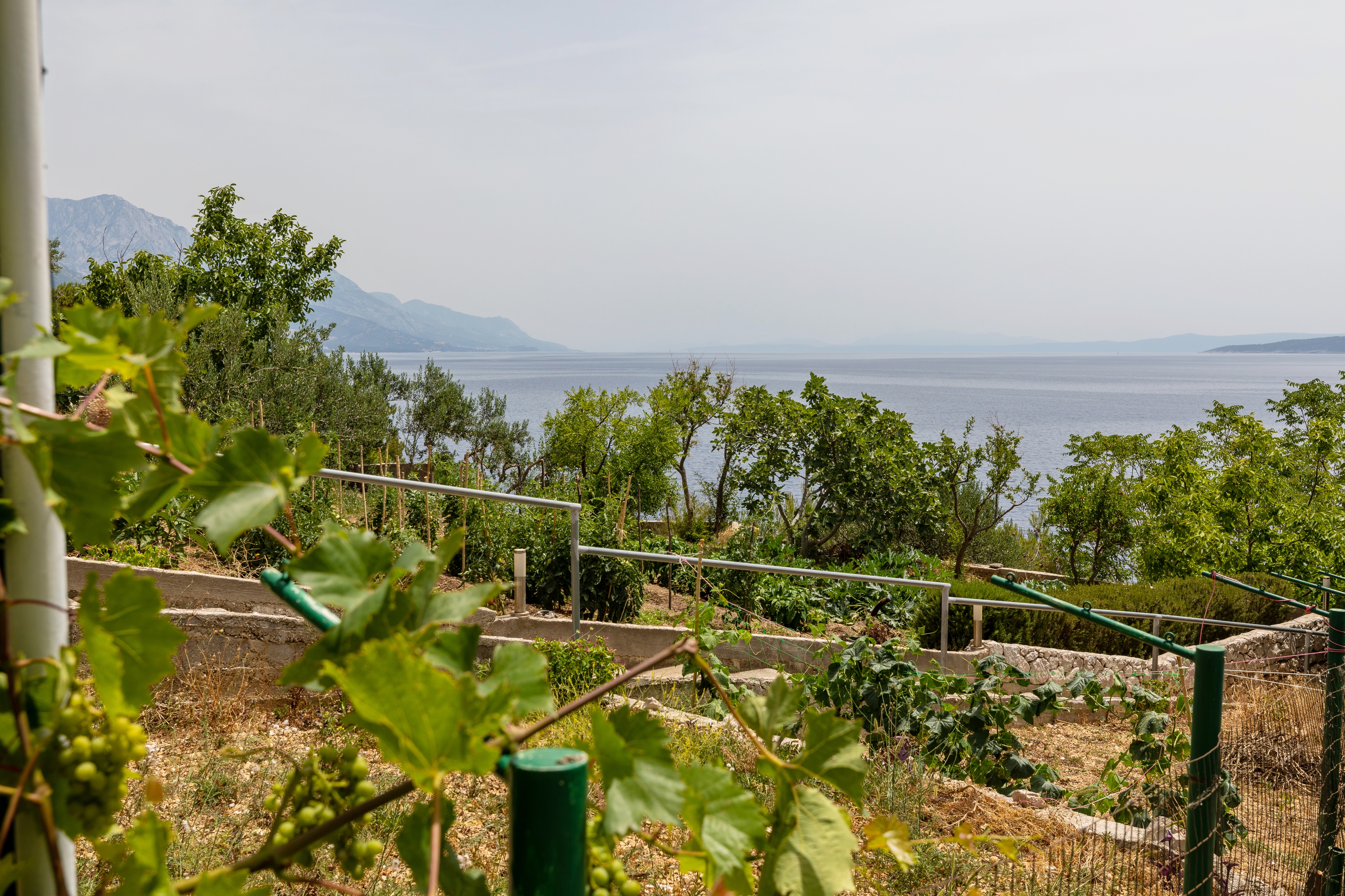 Two bedroom apartment near beach Pisak, Omiš  A-a