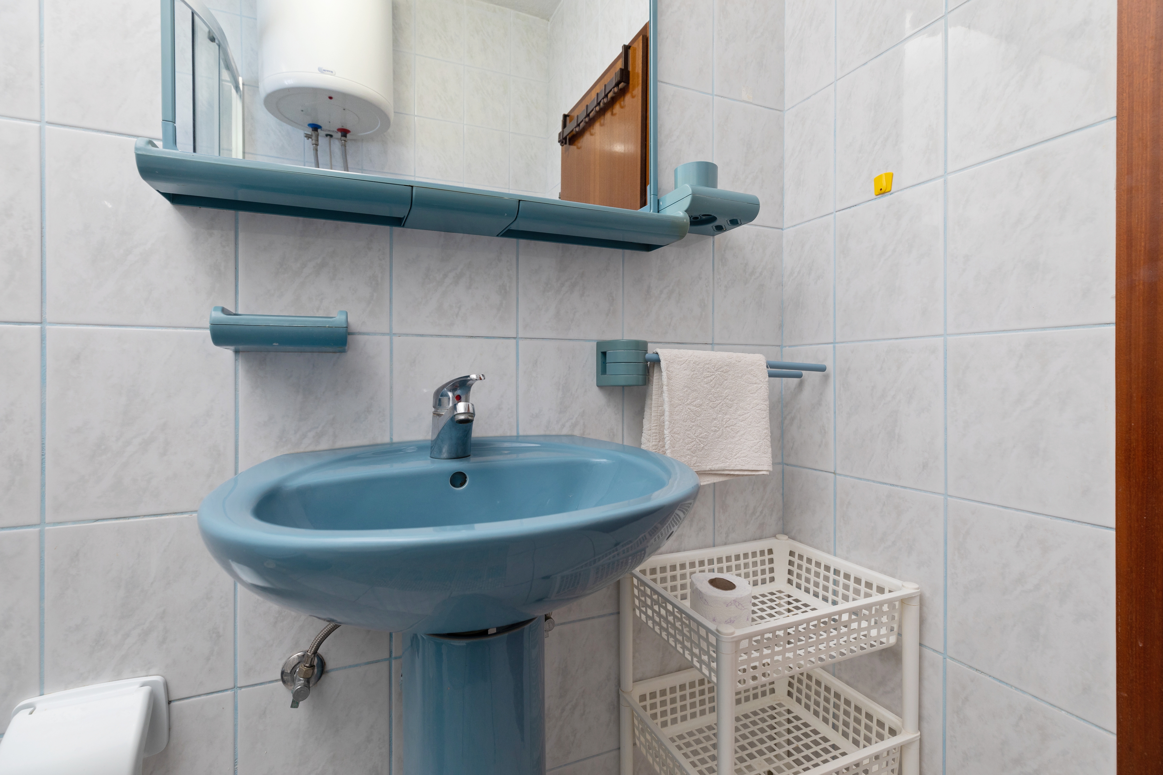Two bedroom apartment near beach Pisak, Omiš  A-b