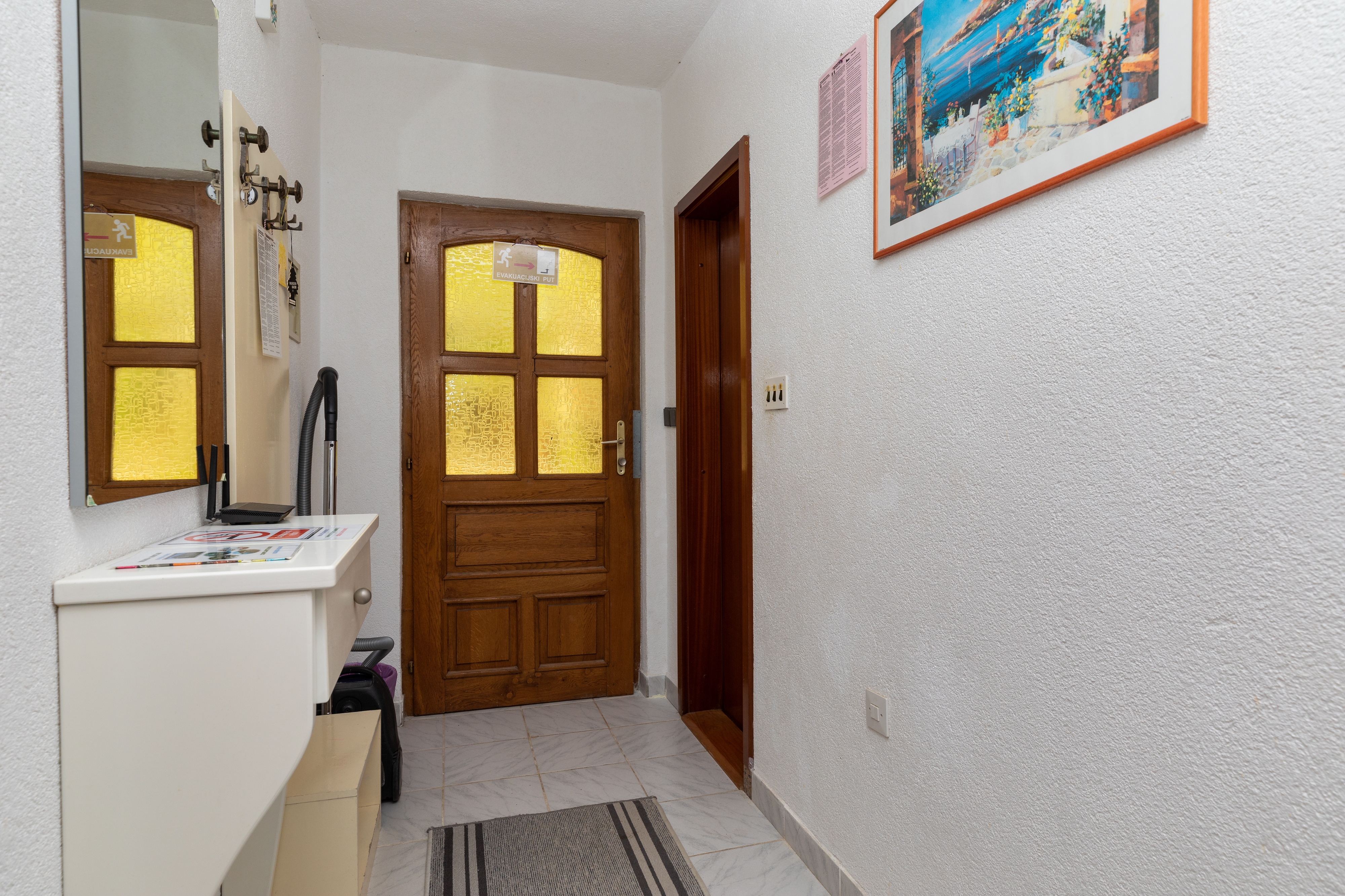 Two bedroom apartment near beach Pisak, Omiš  A-b