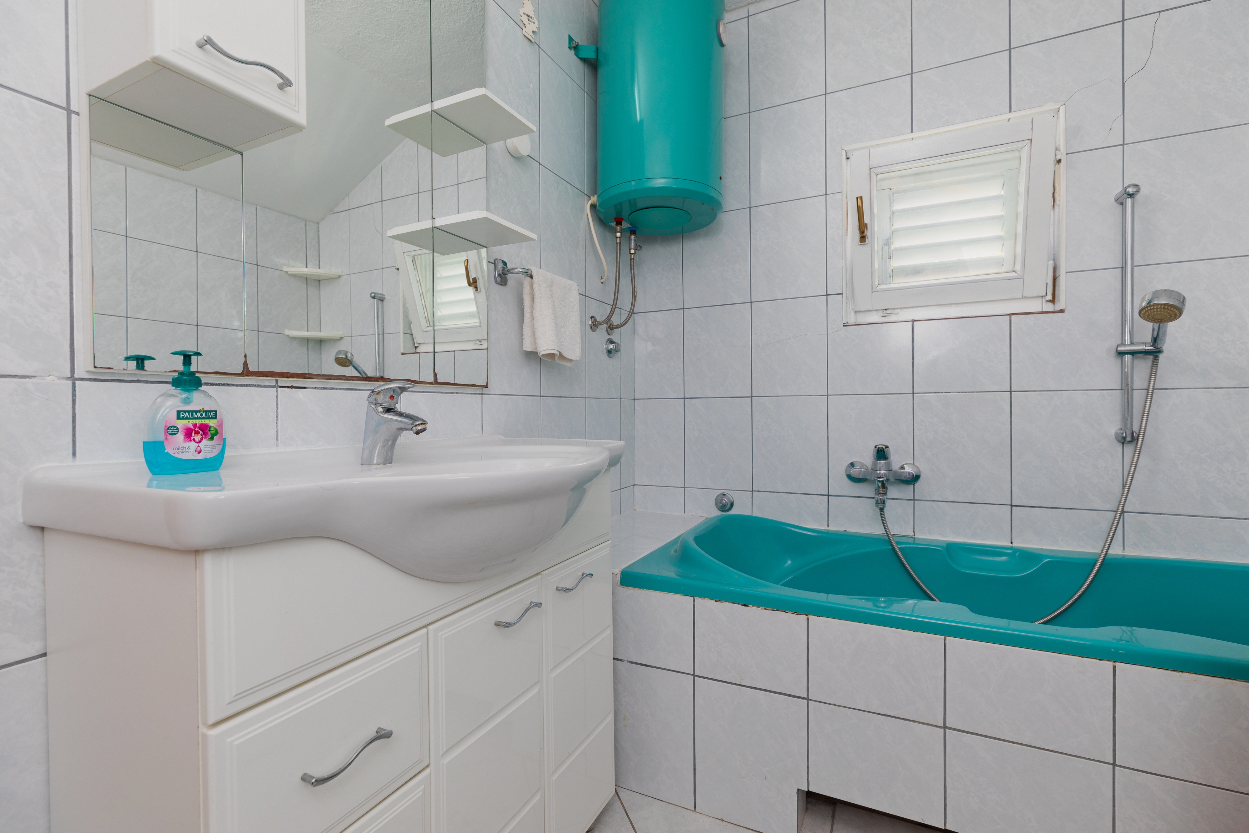 One bedroom apartment near beach Pisak, Omiš  A-c