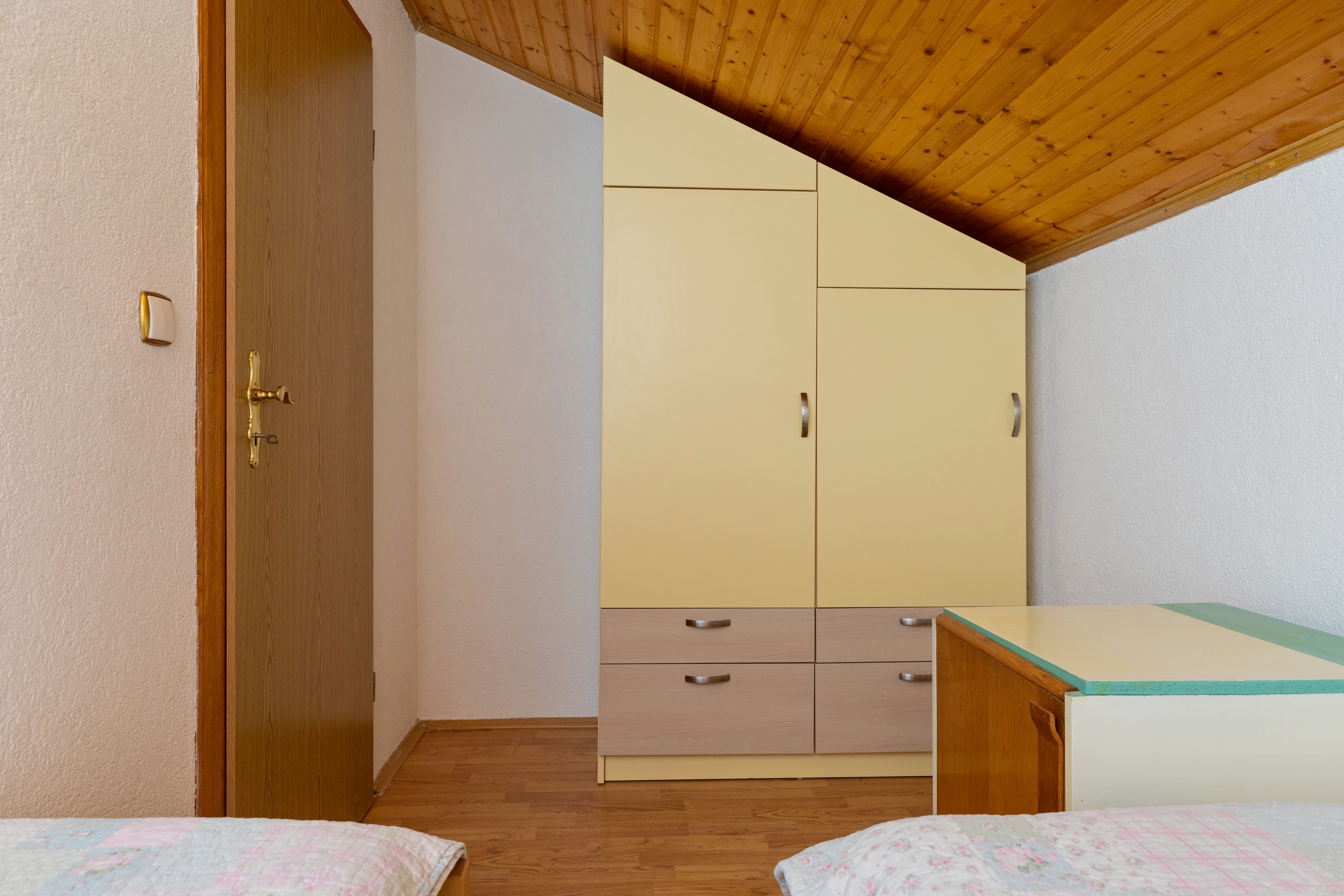 One bedroom apartment near beach Pisak, Omiš  A-c