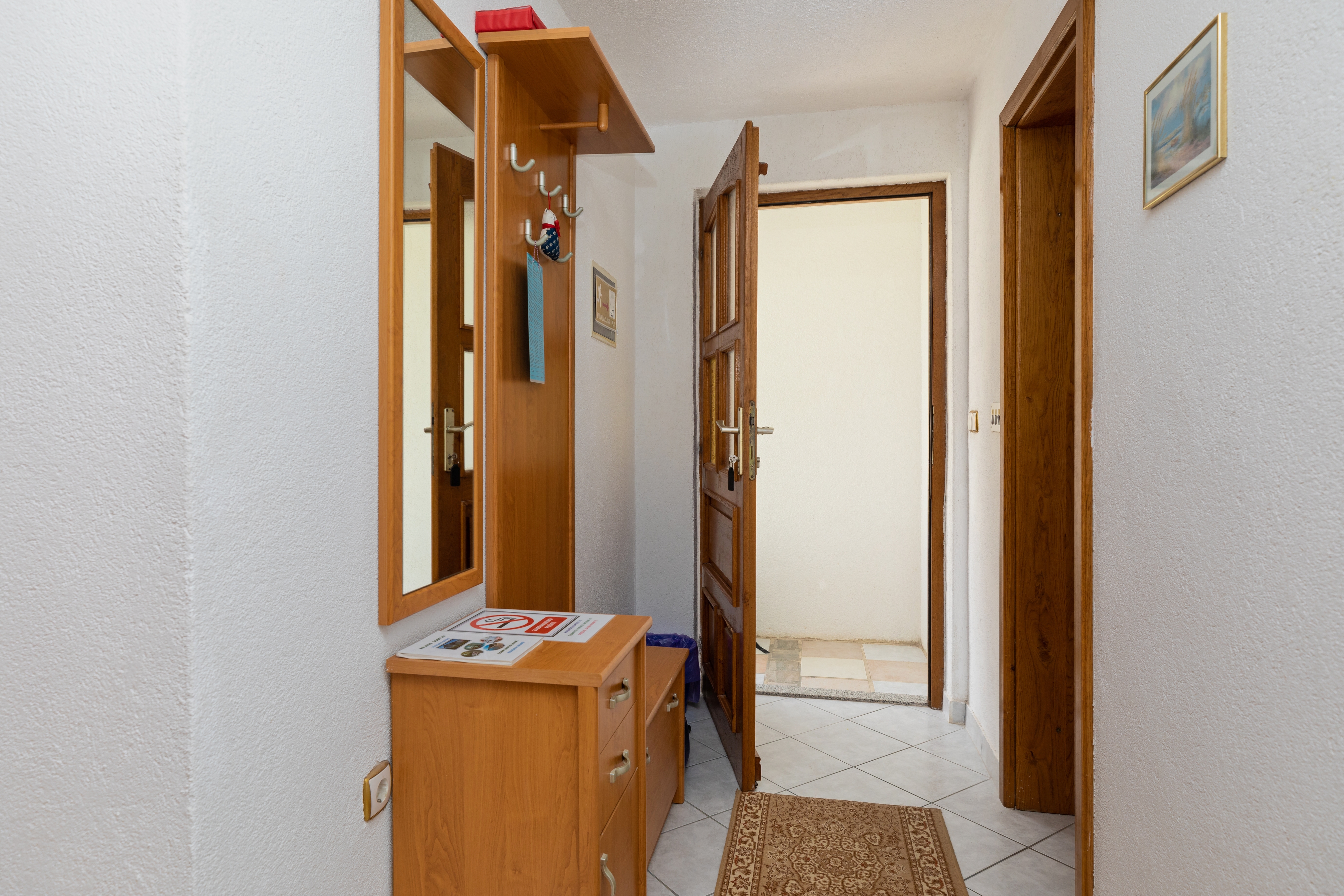 One bedroom apartment near beach Pisak, Omiš  A-c