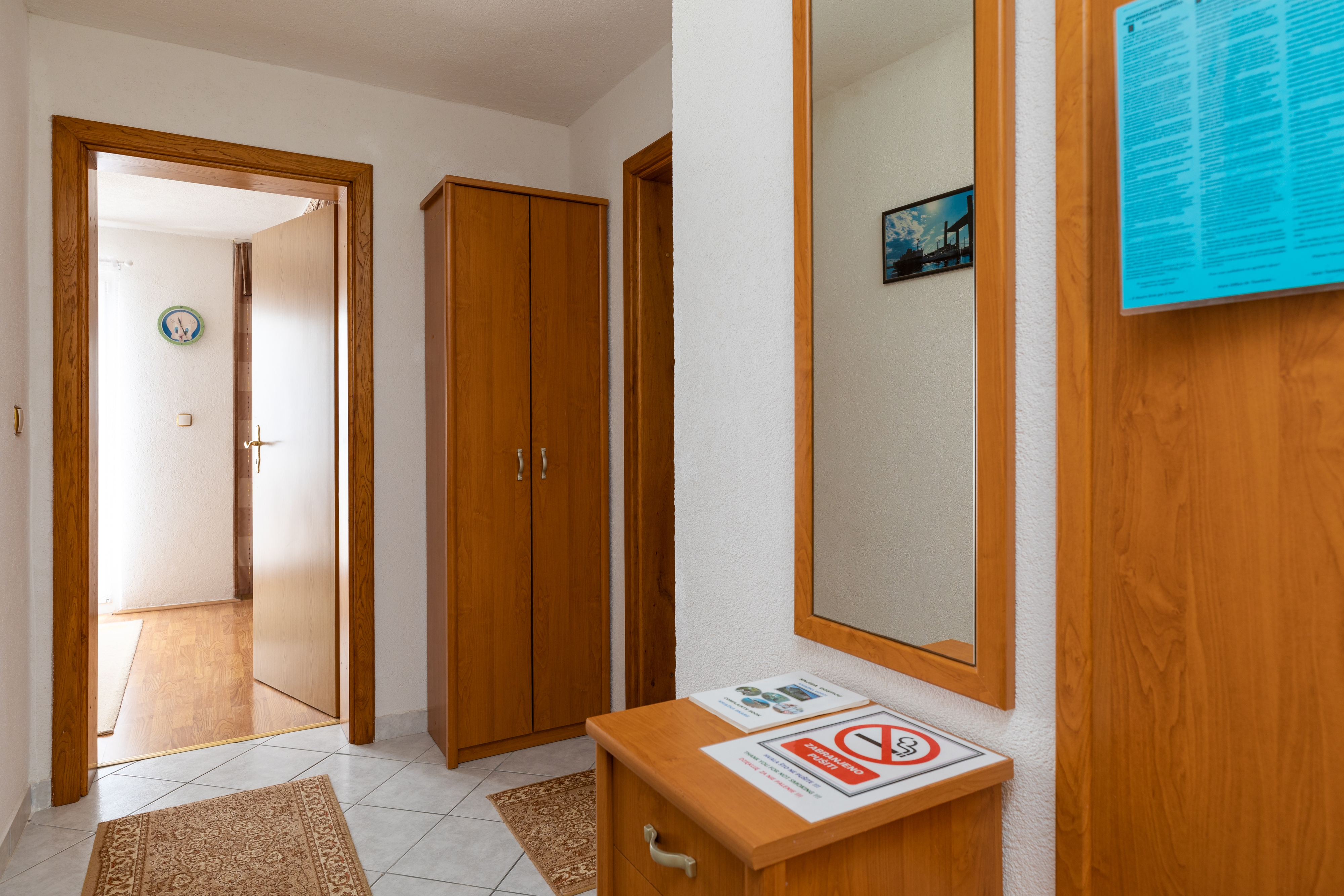 One bedroom apartment near beach Pisak, Omiš  A-c