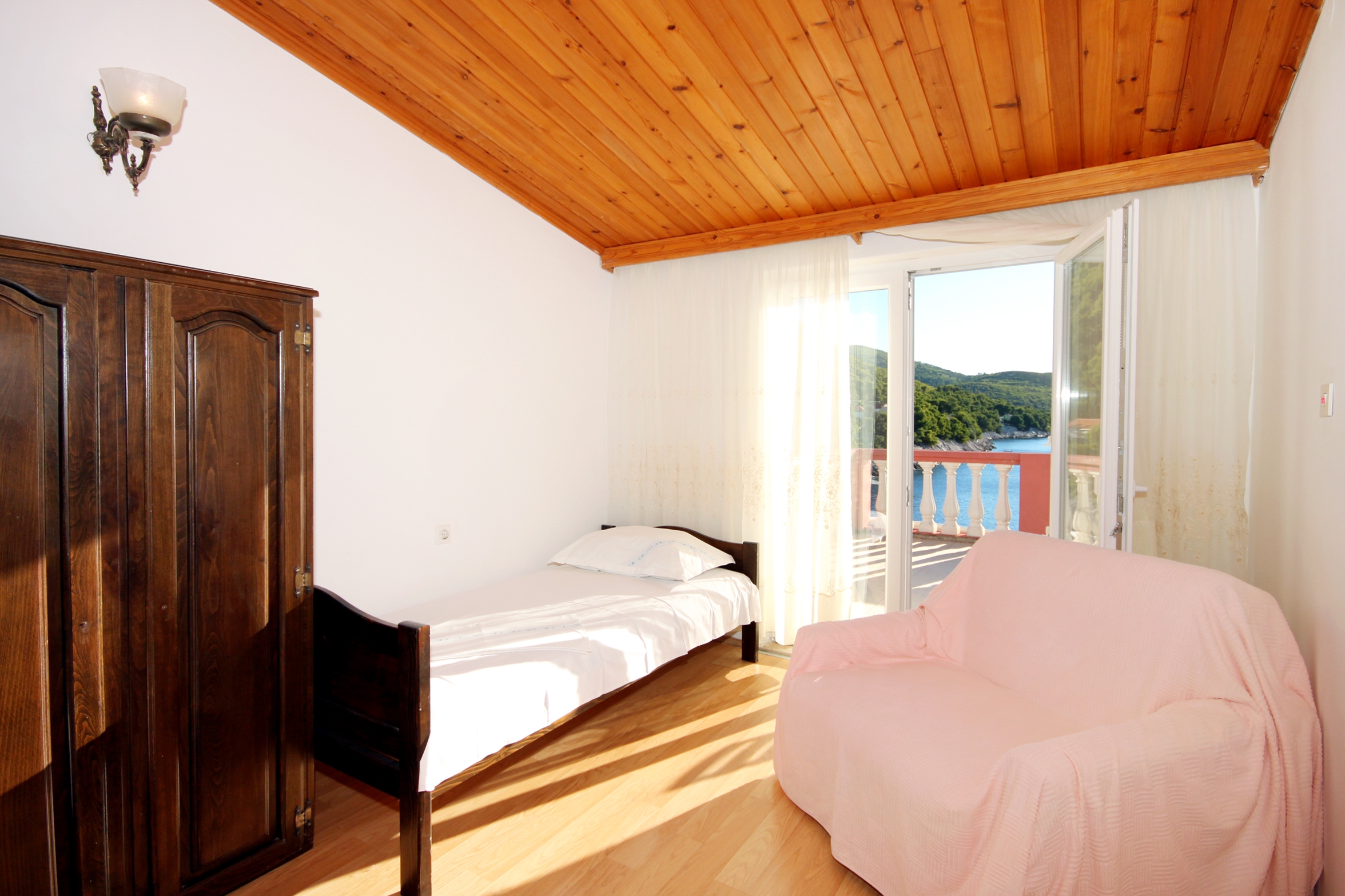 Two bedroom apartment near beach Prižba, Korčula  A-b