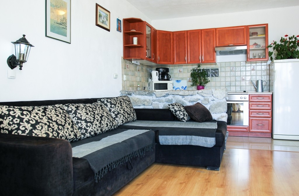 One bedroom apartment with terrace and sea view Makarska (A-15200-c)