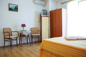 Makarska, Comedor in the studio-apartment, WiFi.