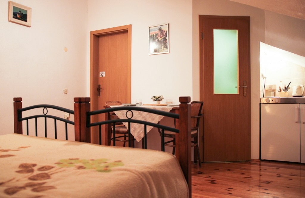 Studio flat with air-conditioning Makarska (AS-15200-c)