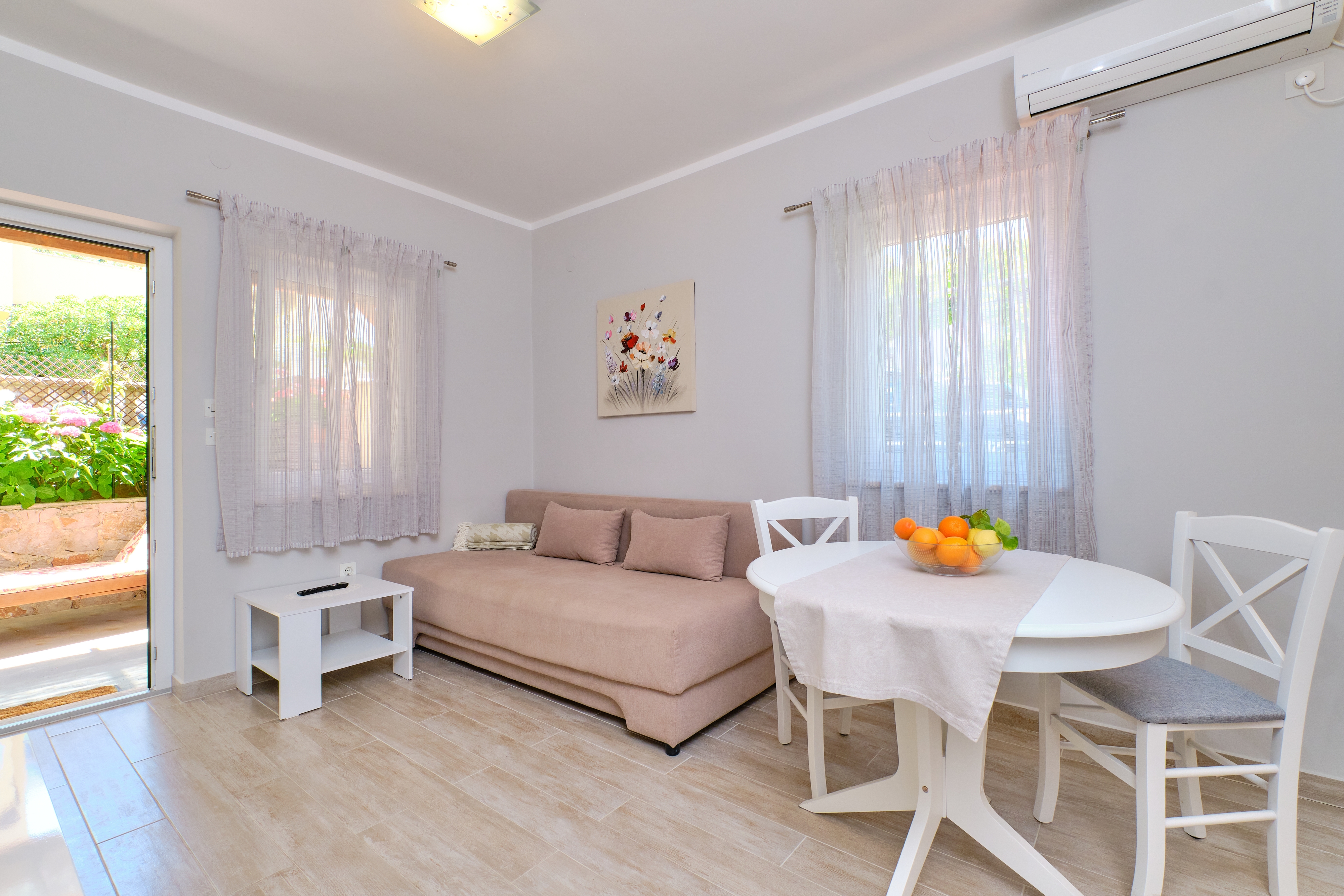 One bedroom apartment with terrace Mali Lošinj, Lošinj (A-15201-a) One bedroom apartment with terrace Mali Lošinj, Lošinj (A-15201-a)