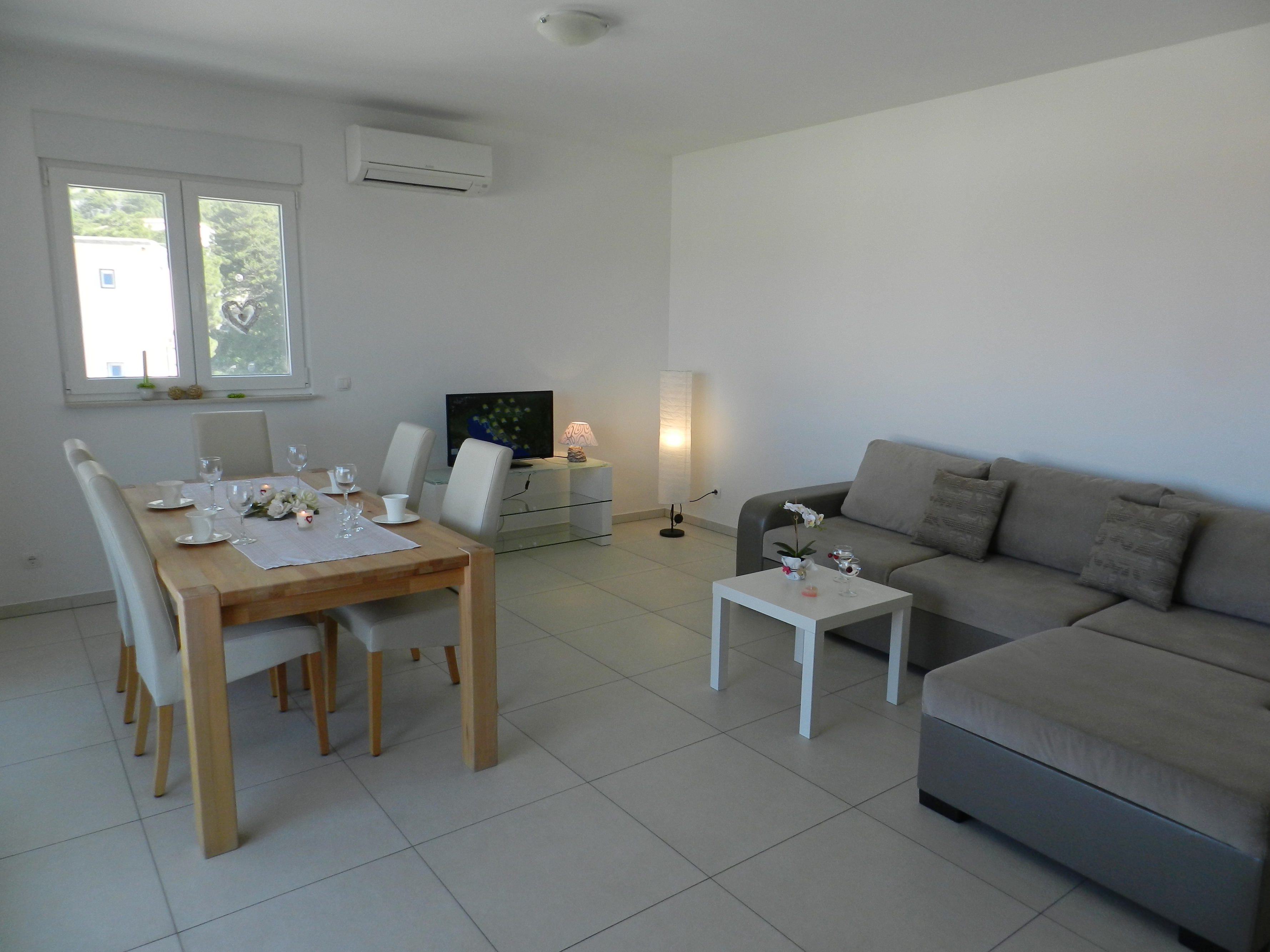 Three bedroom apartment with balcony and sea view Baška Voda, Makarska  A-a