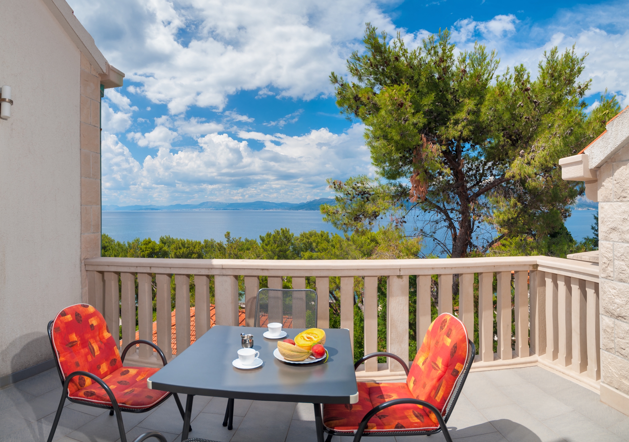 Two bedroom apartment with balcony and sea view Postira, Brač (A-15242-c) Two bedroom apartment with balcony and sea view Postira, Brač (A-15242-c)