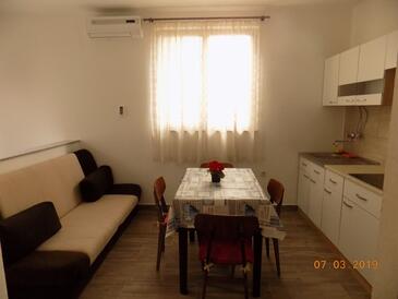 Selce, Jídelna v ubytování typu apartment, s klimatizací a WiFi.