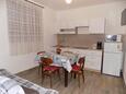 Selce, Jídelna v ubytování typu apartment, s klimatizací a WiFi.