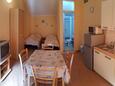 Rakalj, Dining room in the studio-apartment, air condition available and WiFi.