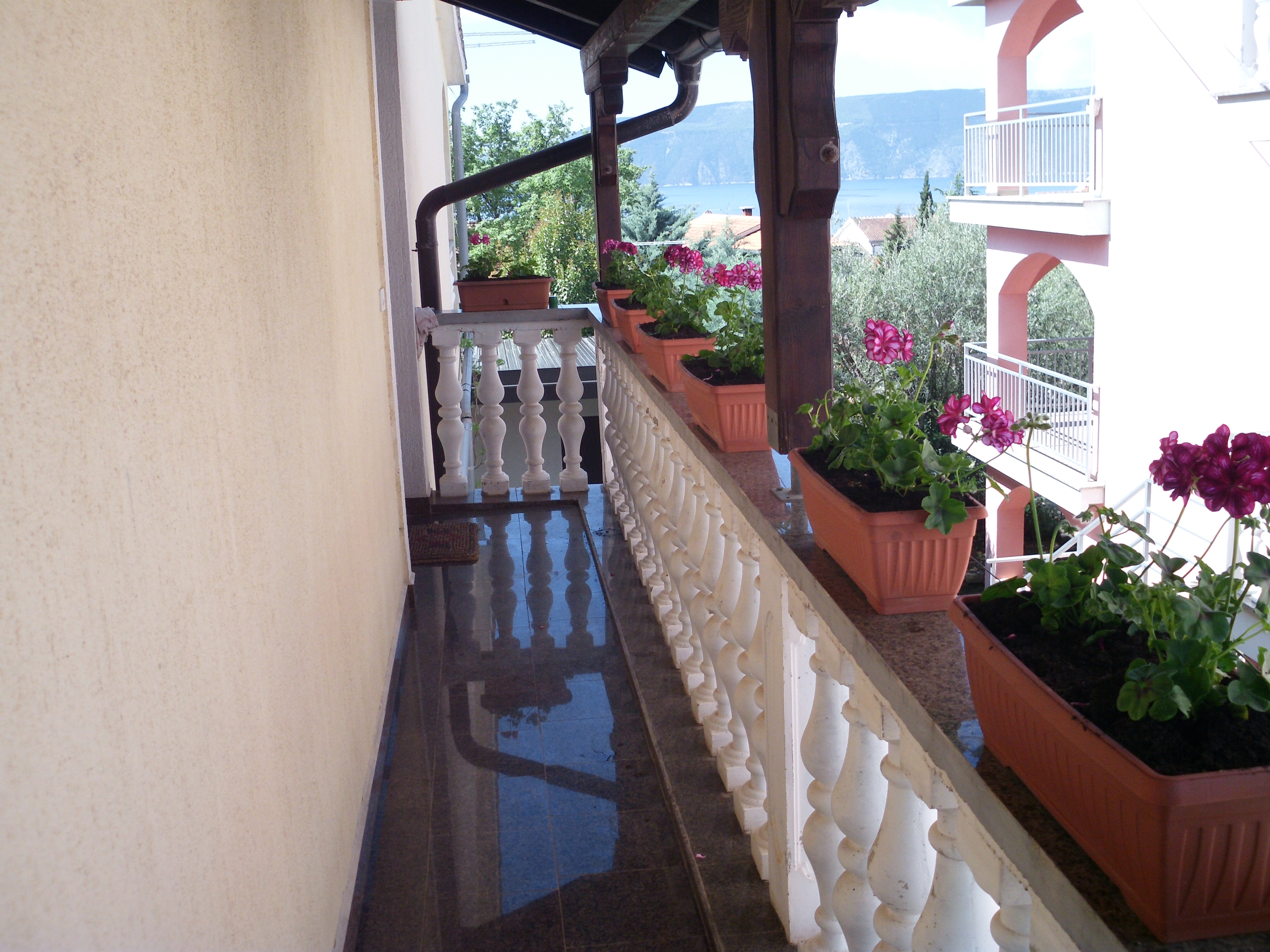Two bedroom apartment with terrace and sea view Pinezići, Krk  A-b