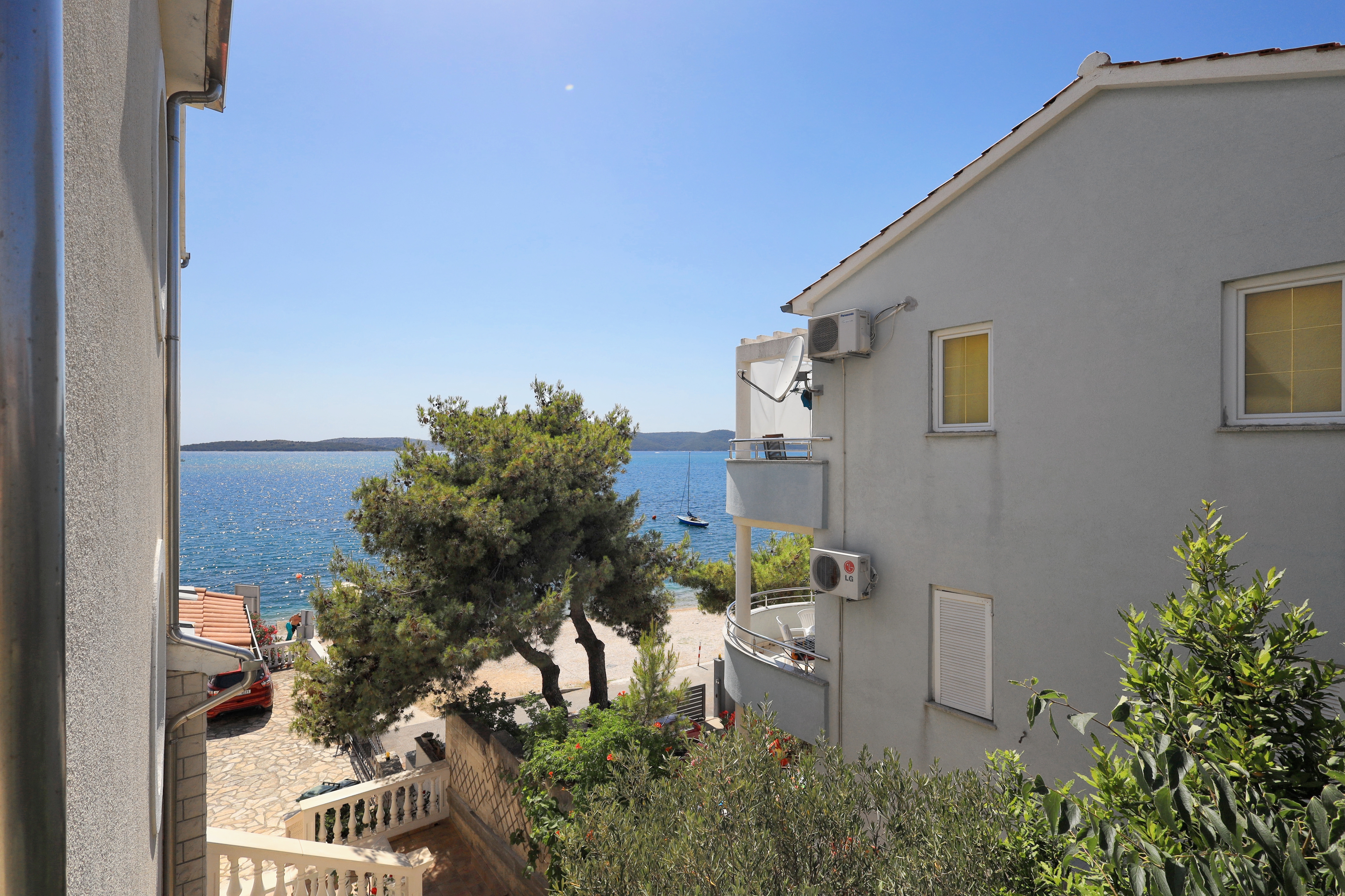 One bedroom apartment near beach Brodarica, Šibenik  A-a