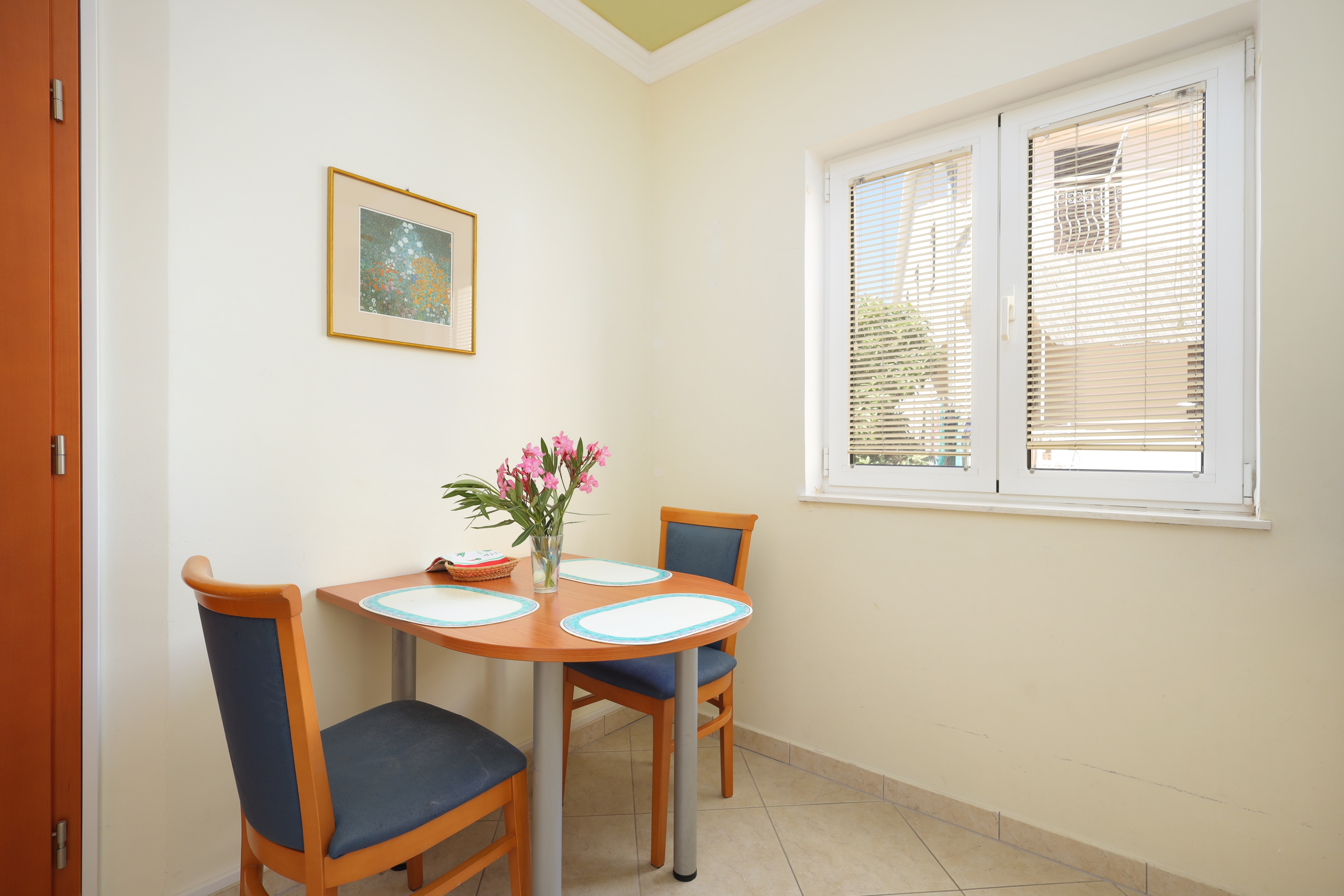 One bedroom apartment near beach Brodarica, Šibenik (A-15270-a)