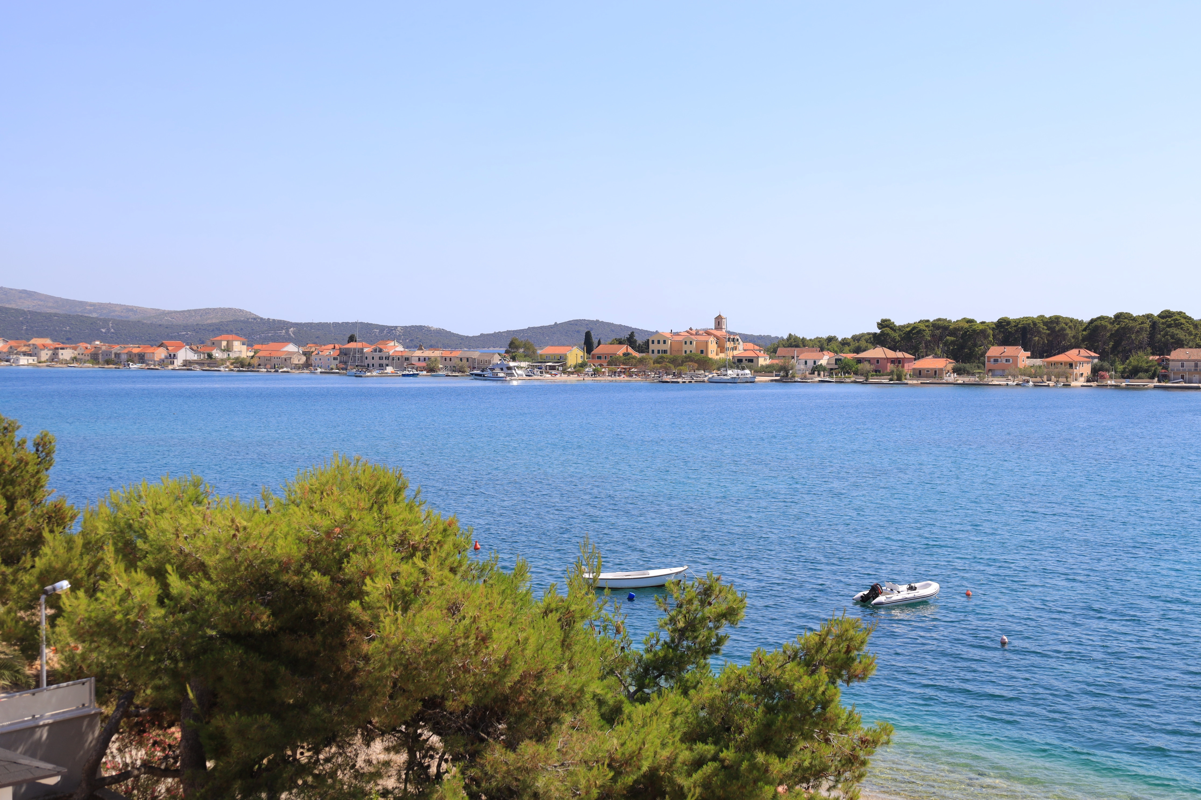 One bedroom apartment near beach Brodarica, Šibenik  A-b