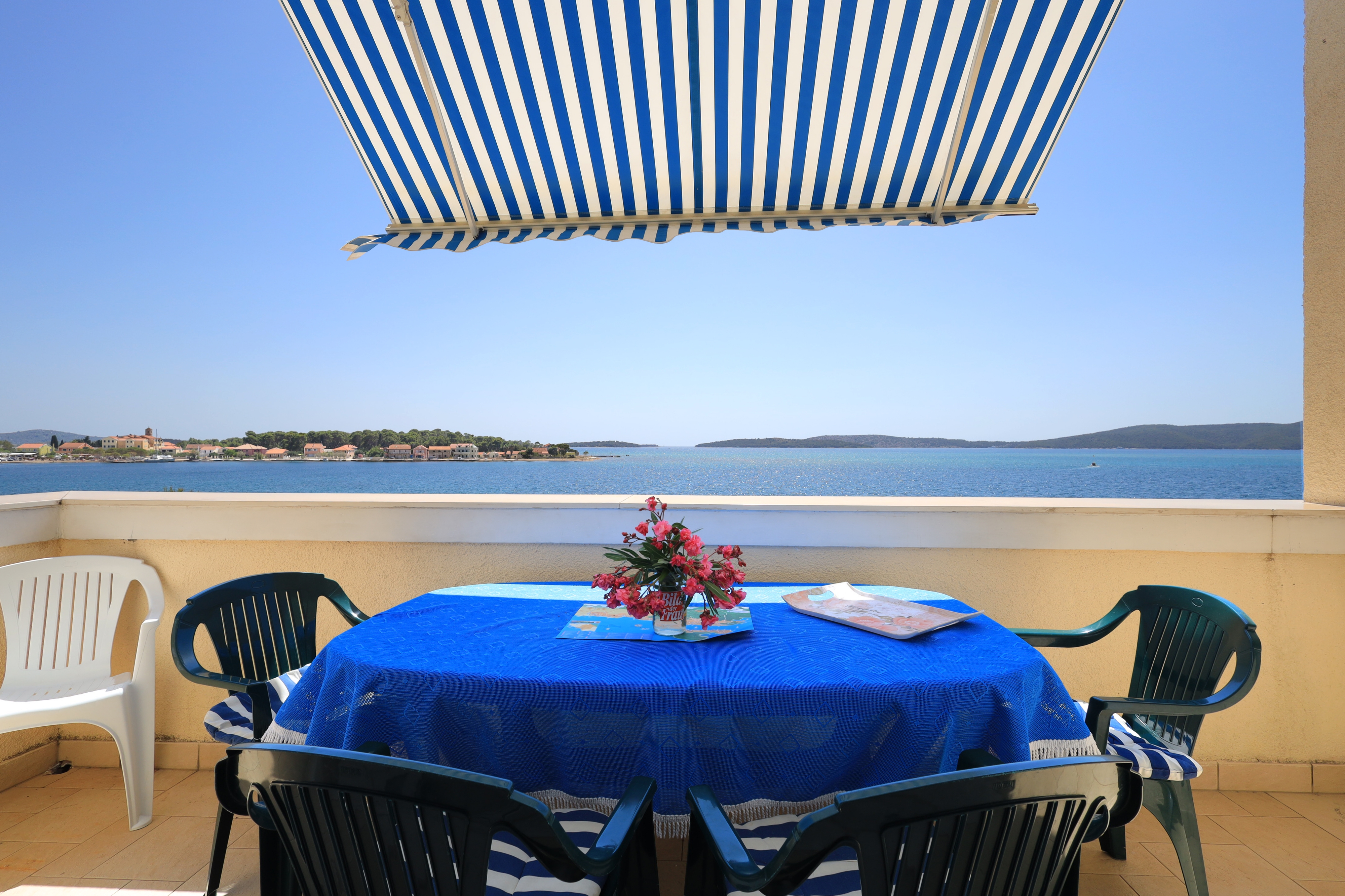 Two bedroom apartment near beach Brodarica, Šibenik  A-c