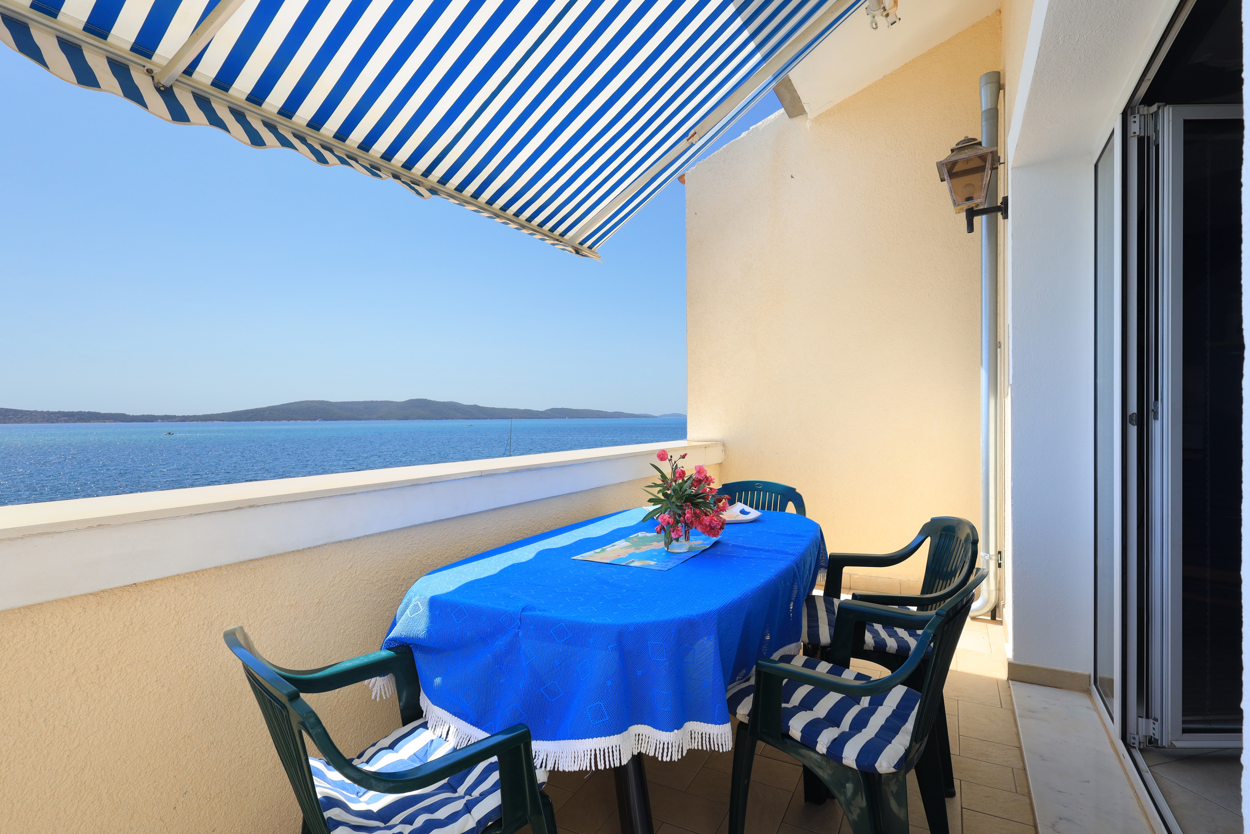 Two bedroom apartment near beach Brodarica, Šibenik  A-c