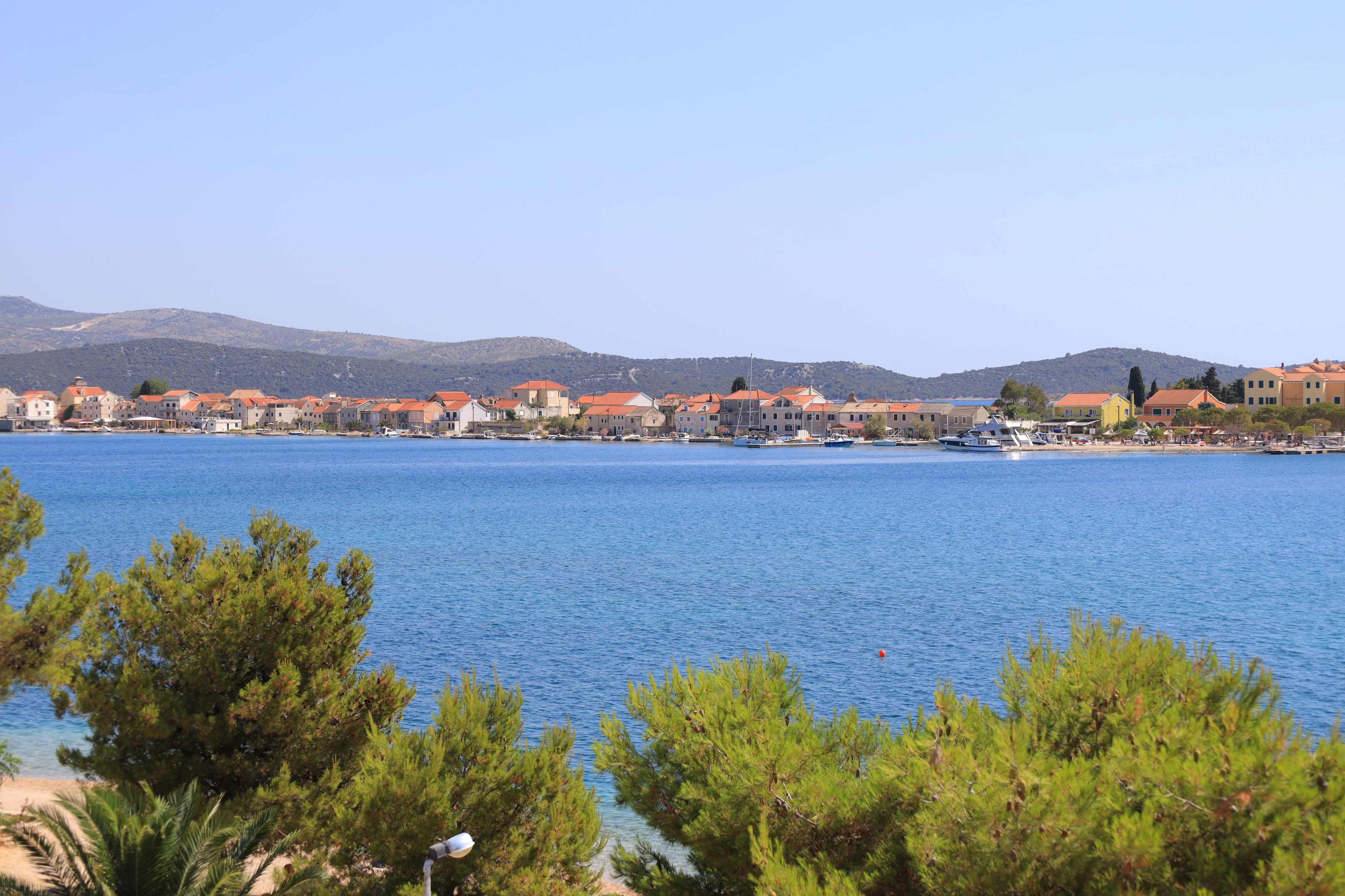 Two bedroom apartment near beach Brodarica, Šibenik  A-c