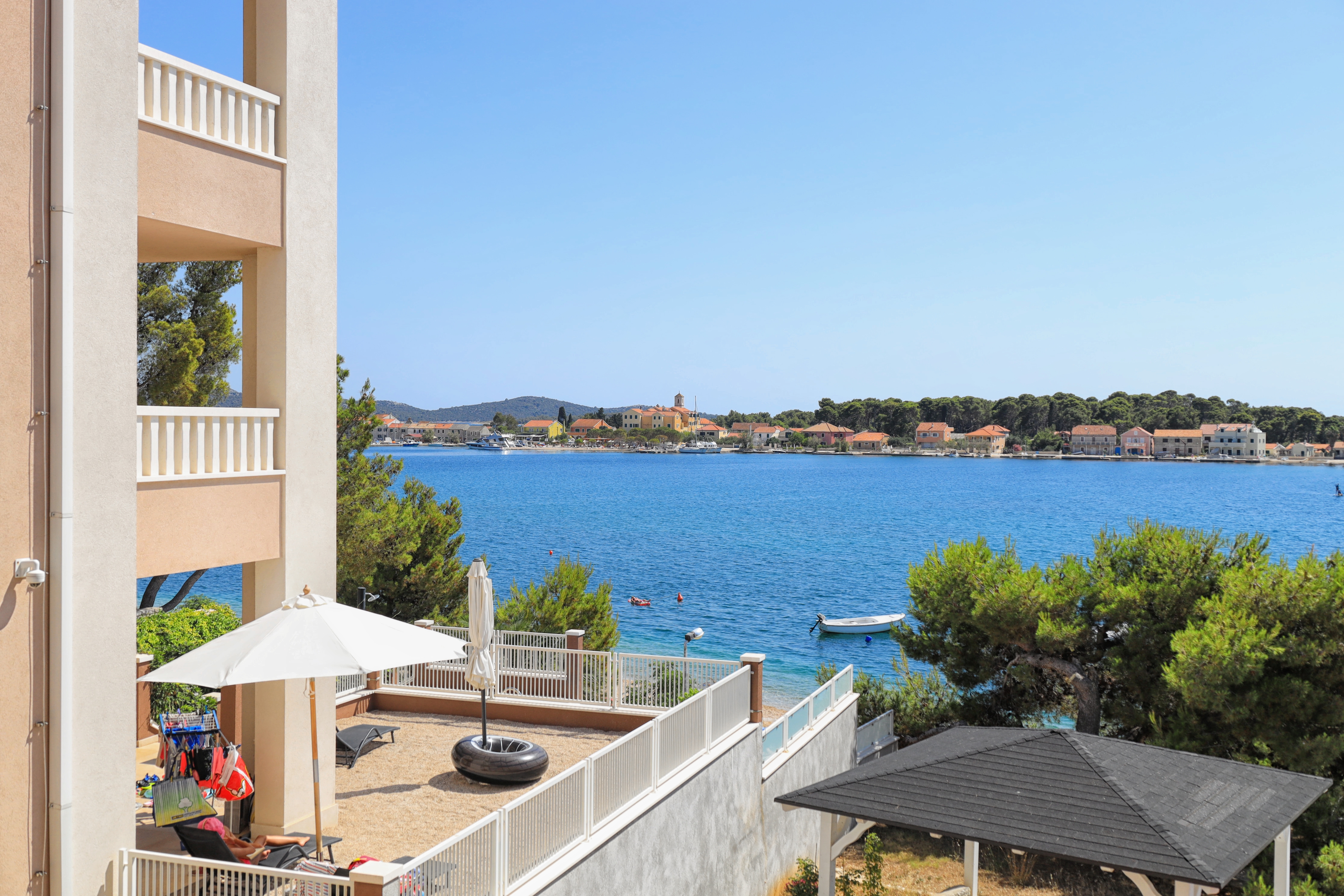 Two bedroom apartment near beach Brodarica, Šibenik  A-c