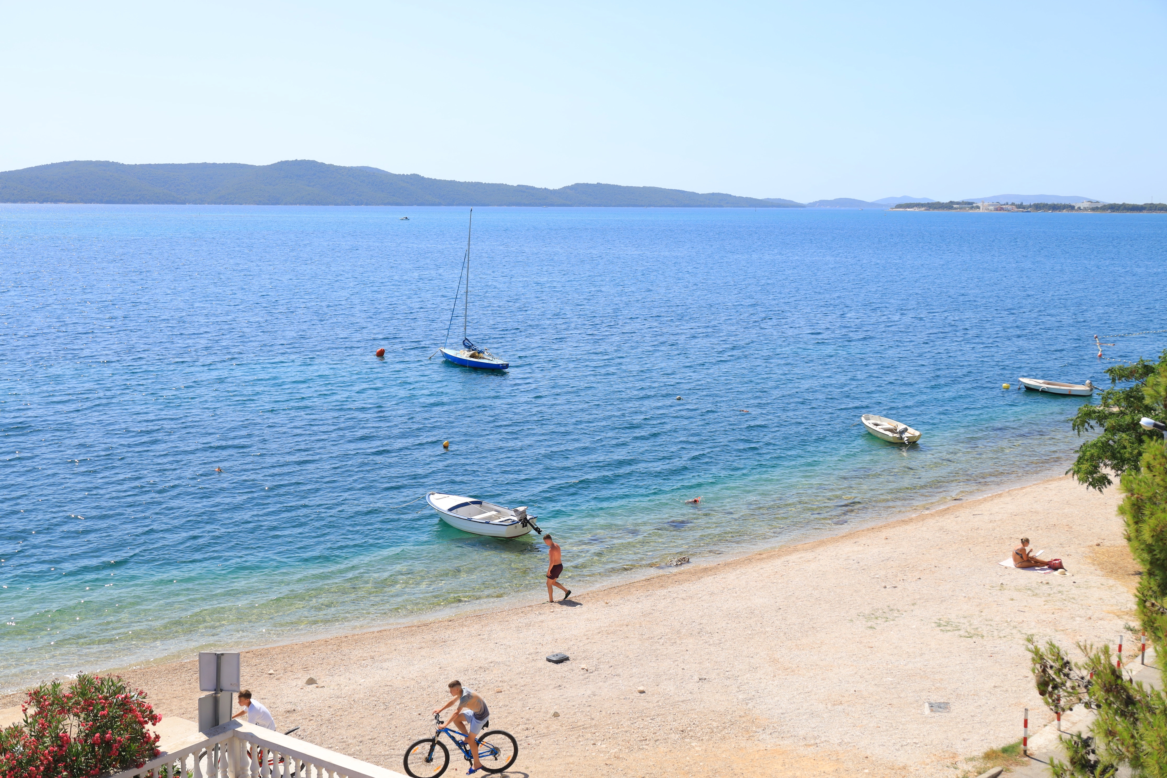 Two bedroom apartment near beach Brodarica, Šibenik  A-c