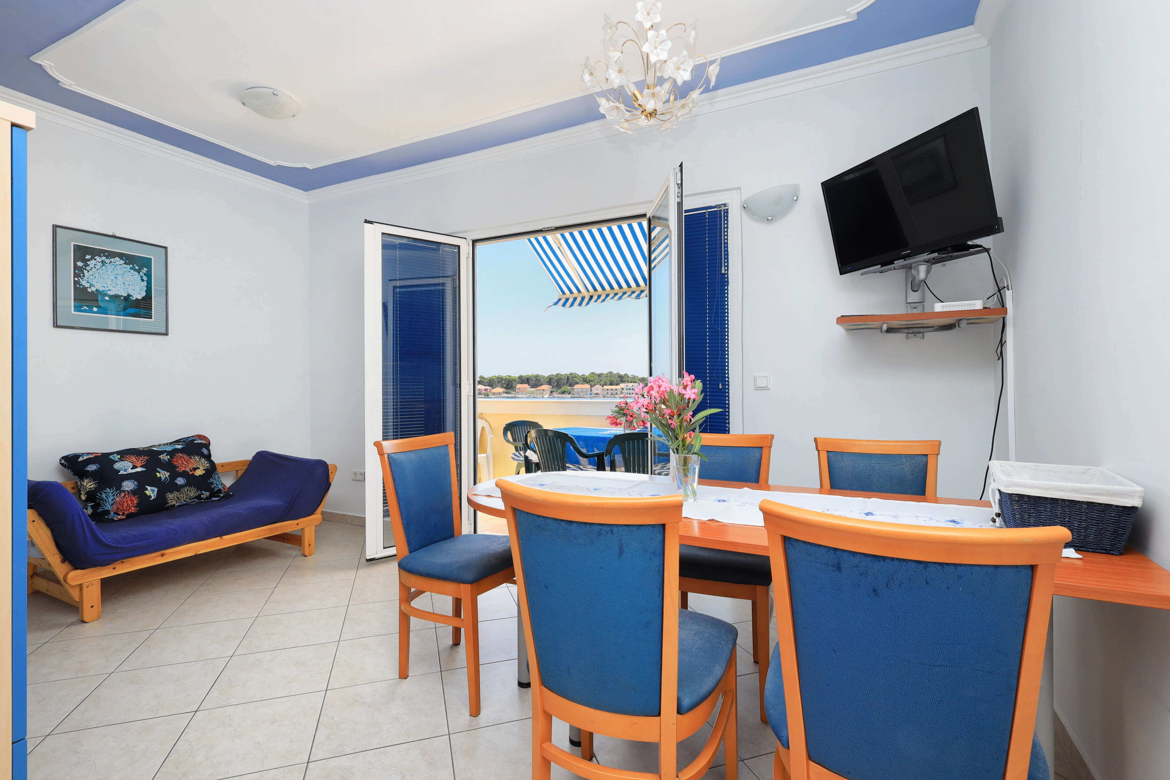 Two bedroom apartment near beach Brodarica, Šibenik (A-15270-c)