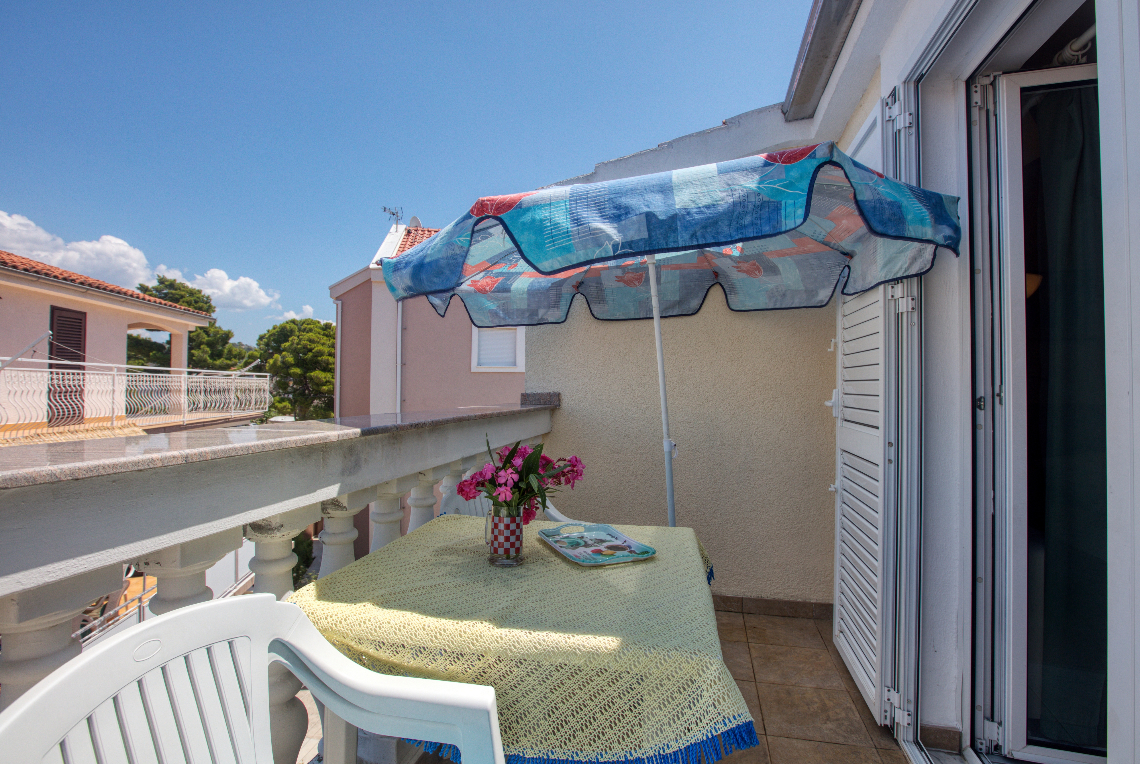One bedroom apartment near beach Brodarica, Šibenik  A-d