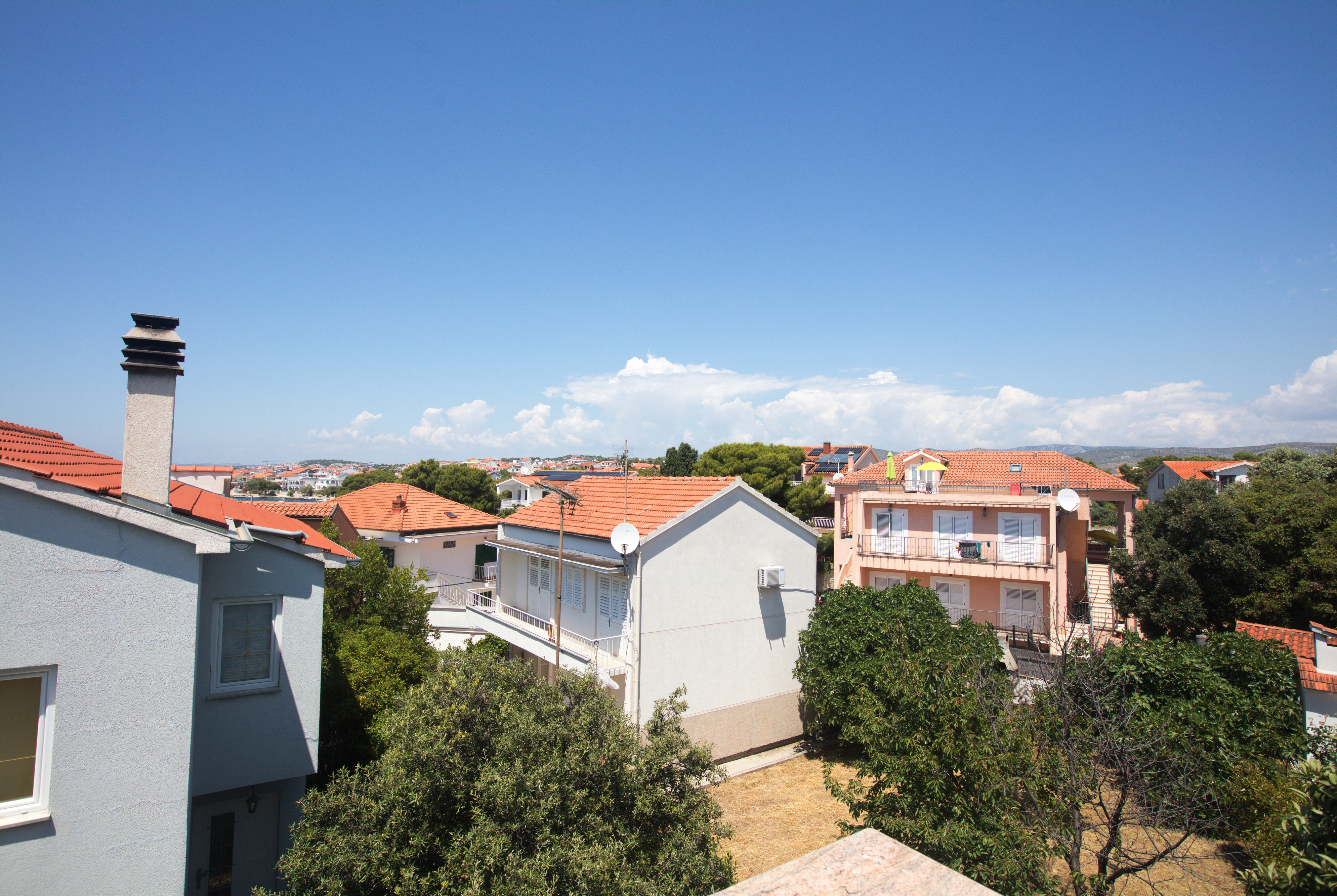 One bedroom apartment near beach Brodarica, Šibenik  A-d