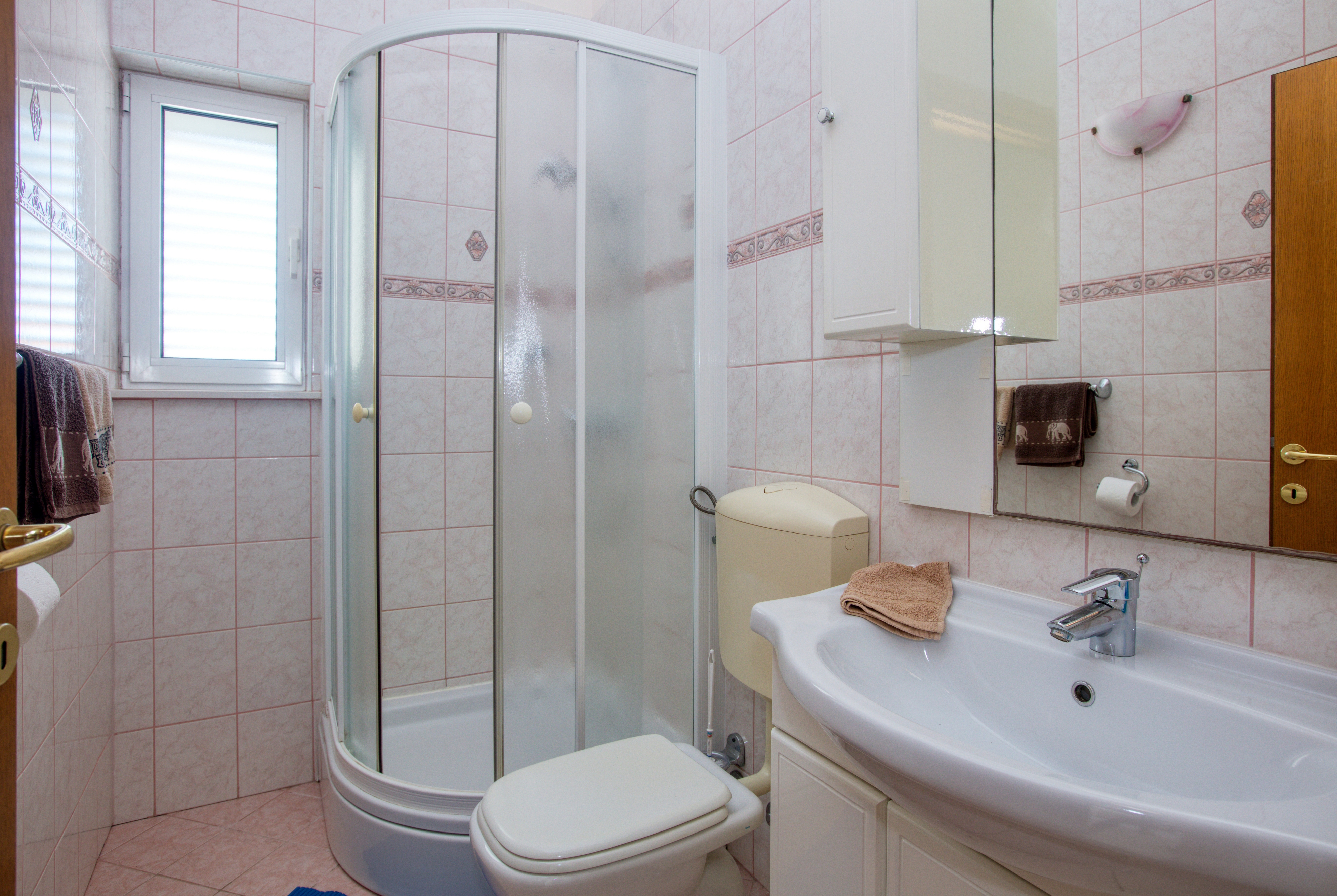 One bedroom apartment near beach Brodarica, Šibenik  A-e