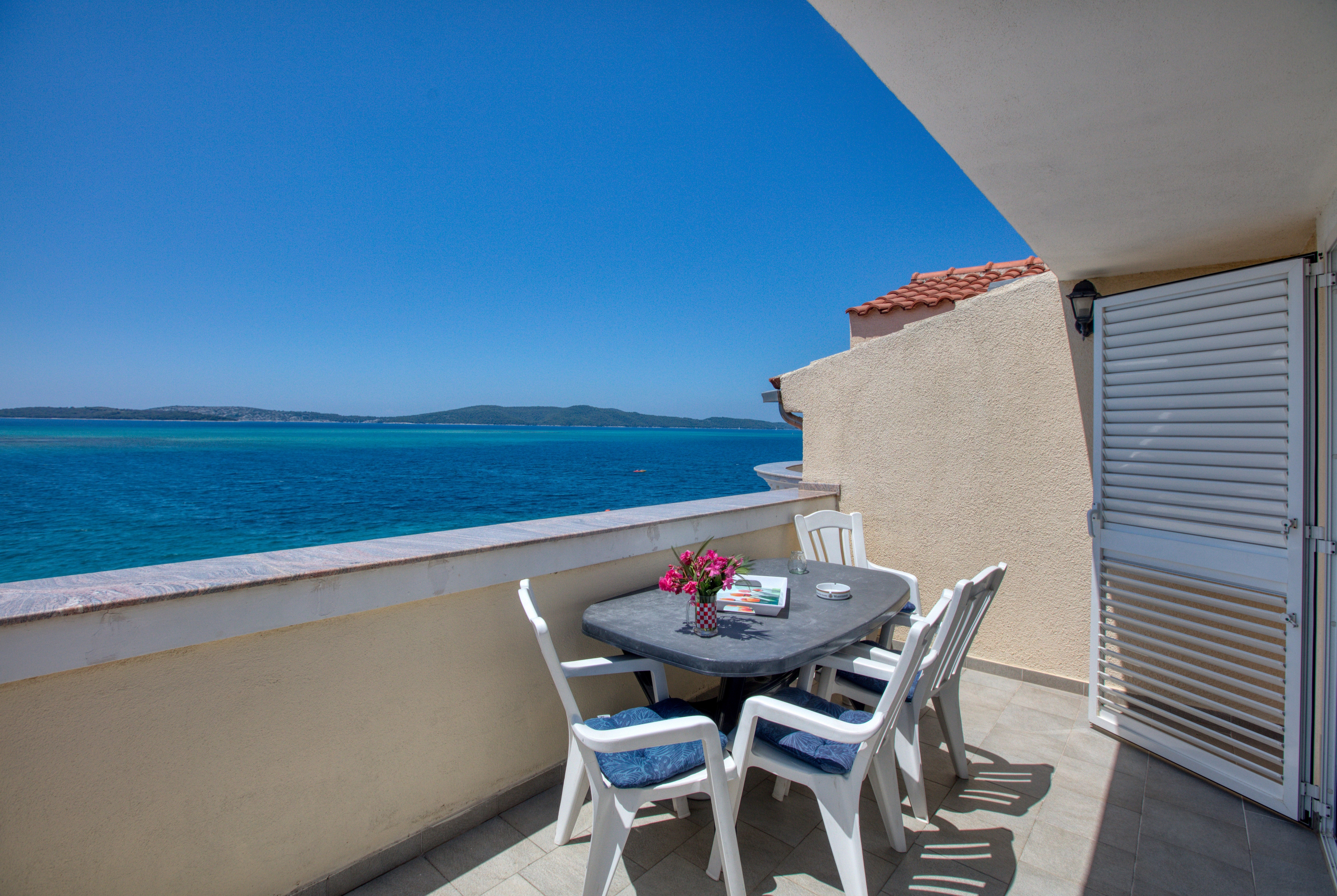 One bedroom apartment near beach Brodarica, Šibenik  A-f