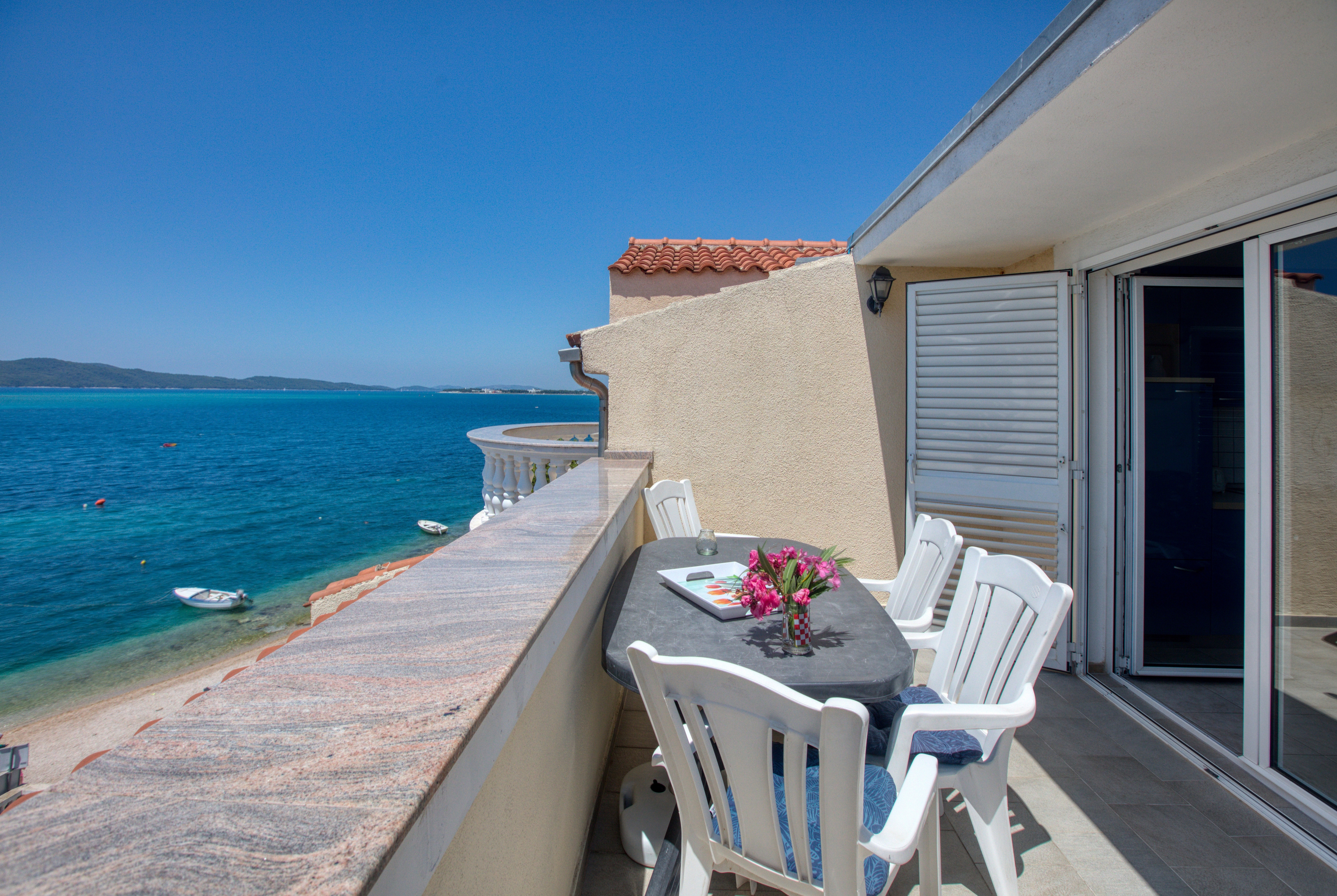 One bedroom apartment near beach Brodarica, Šibenik  A-f