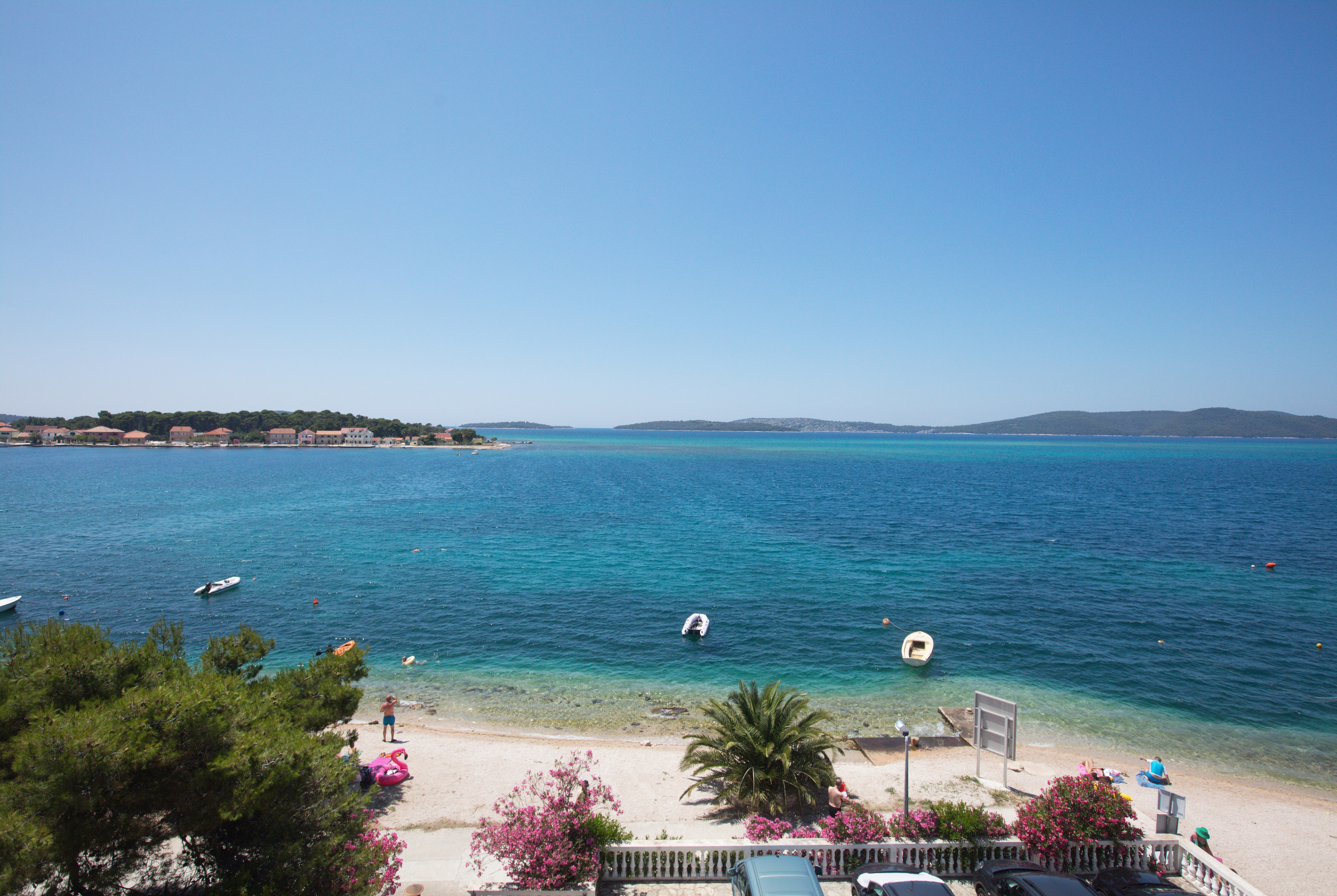One bedroom apartment near beach Brodarica, Šibenik  A-f