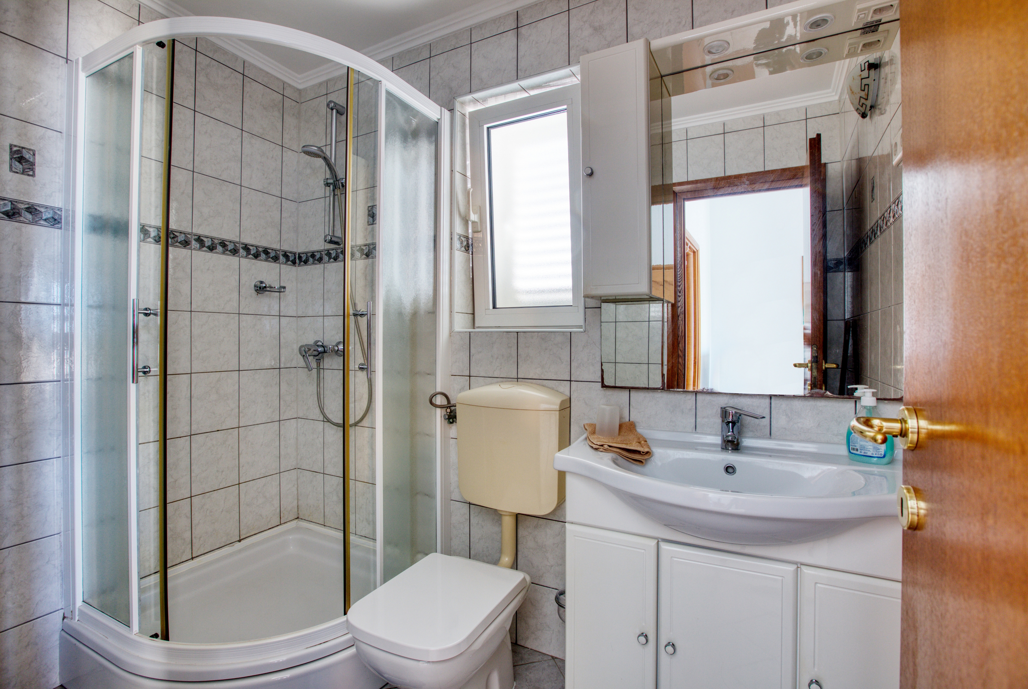 One bedroom apartment near beach Brodarica, Šibenik  A-f