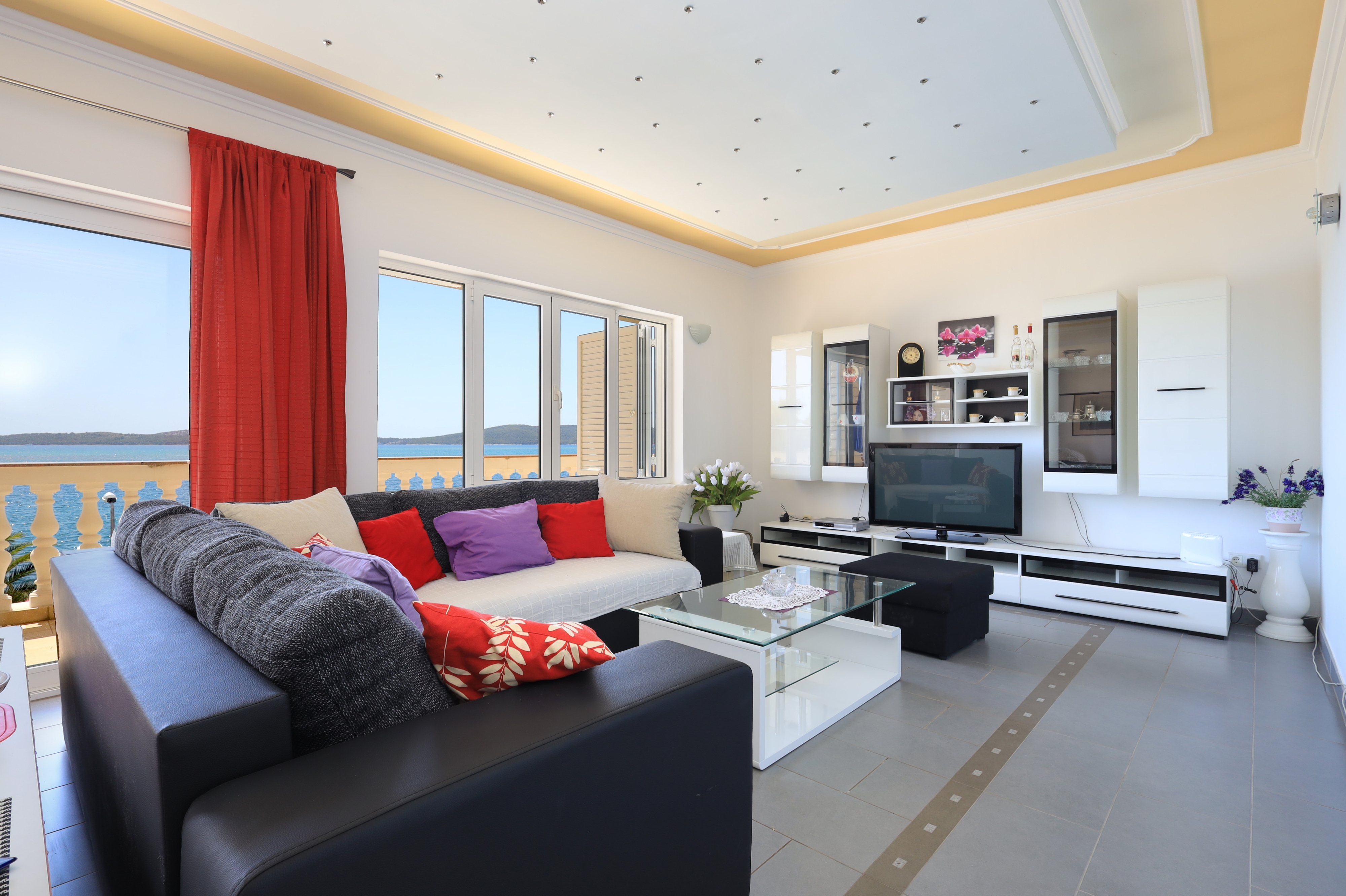 Two bedroom apartment near beach Brodarica, Šibenik (A-15270-g)