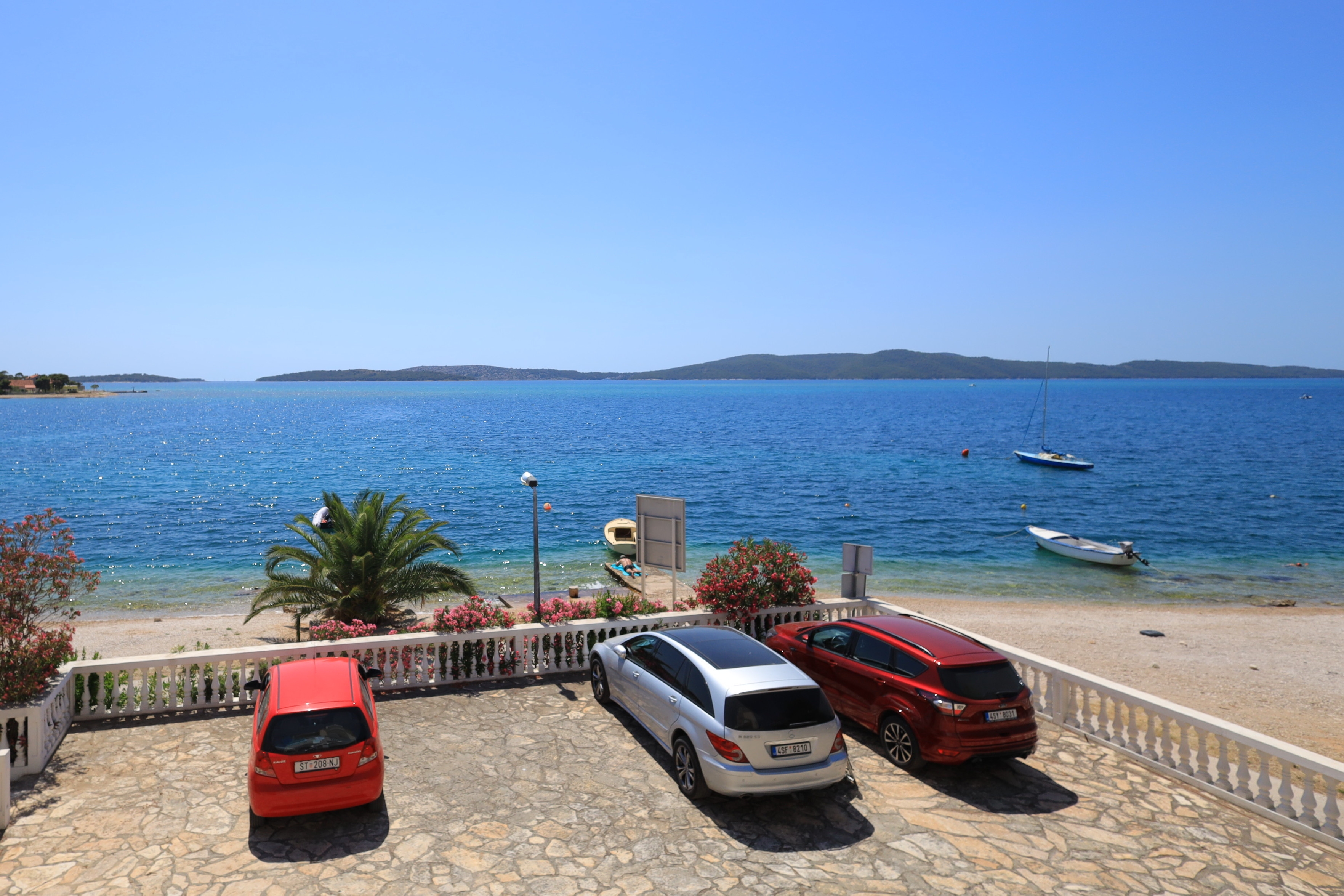Two bedroom apartment near beach Brodarica, Šibenik  A-g