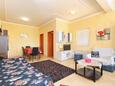 Obývací pokoj Brodarica, Obývací pokoj v ubytování typu studio-apartment, s klimatizací a WiFi.