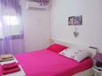 Privlaka, Dormitorio in the apartment, air condition available, (pet friendly) y WiFi.