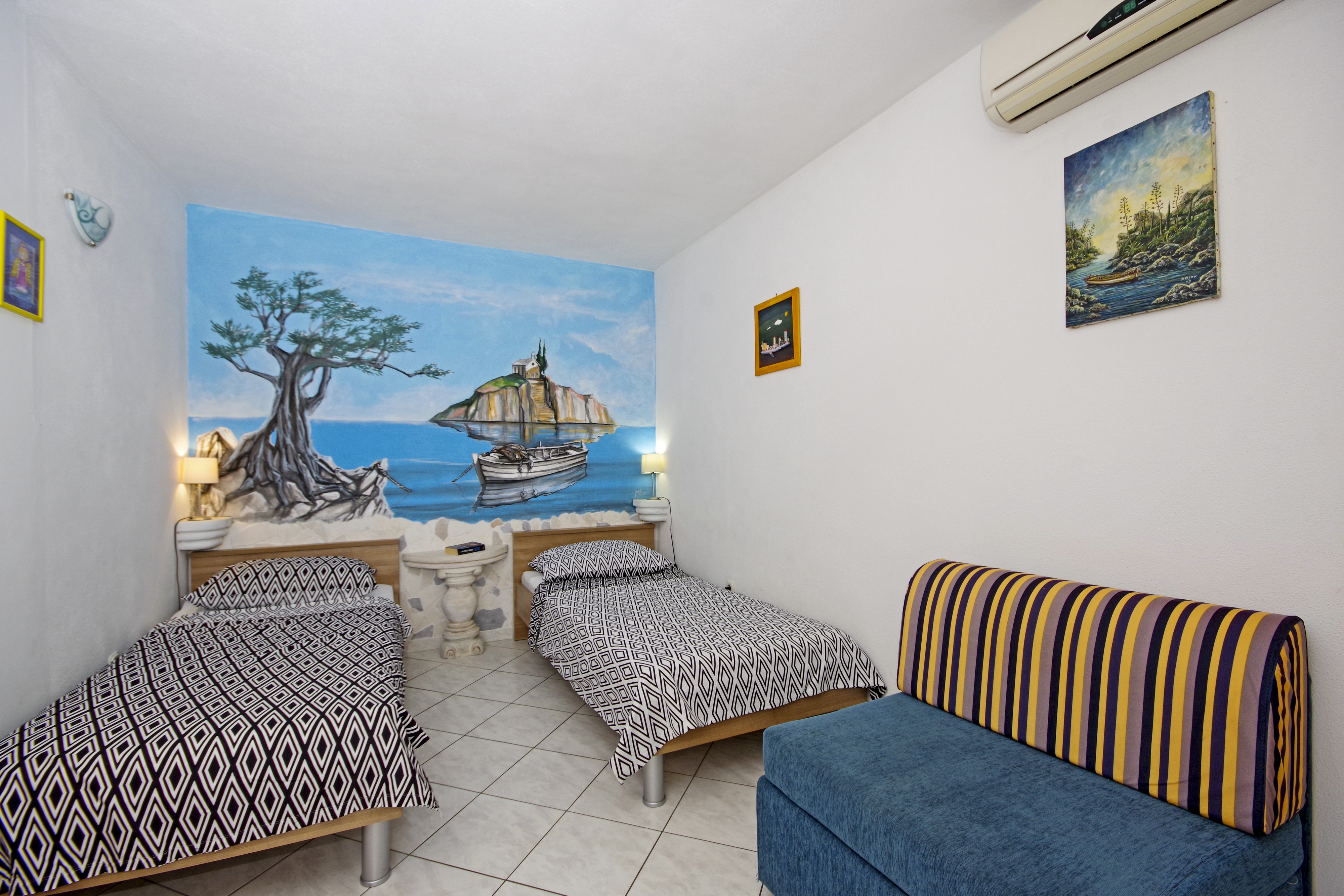 One bedroom house with terrace Trogir  K