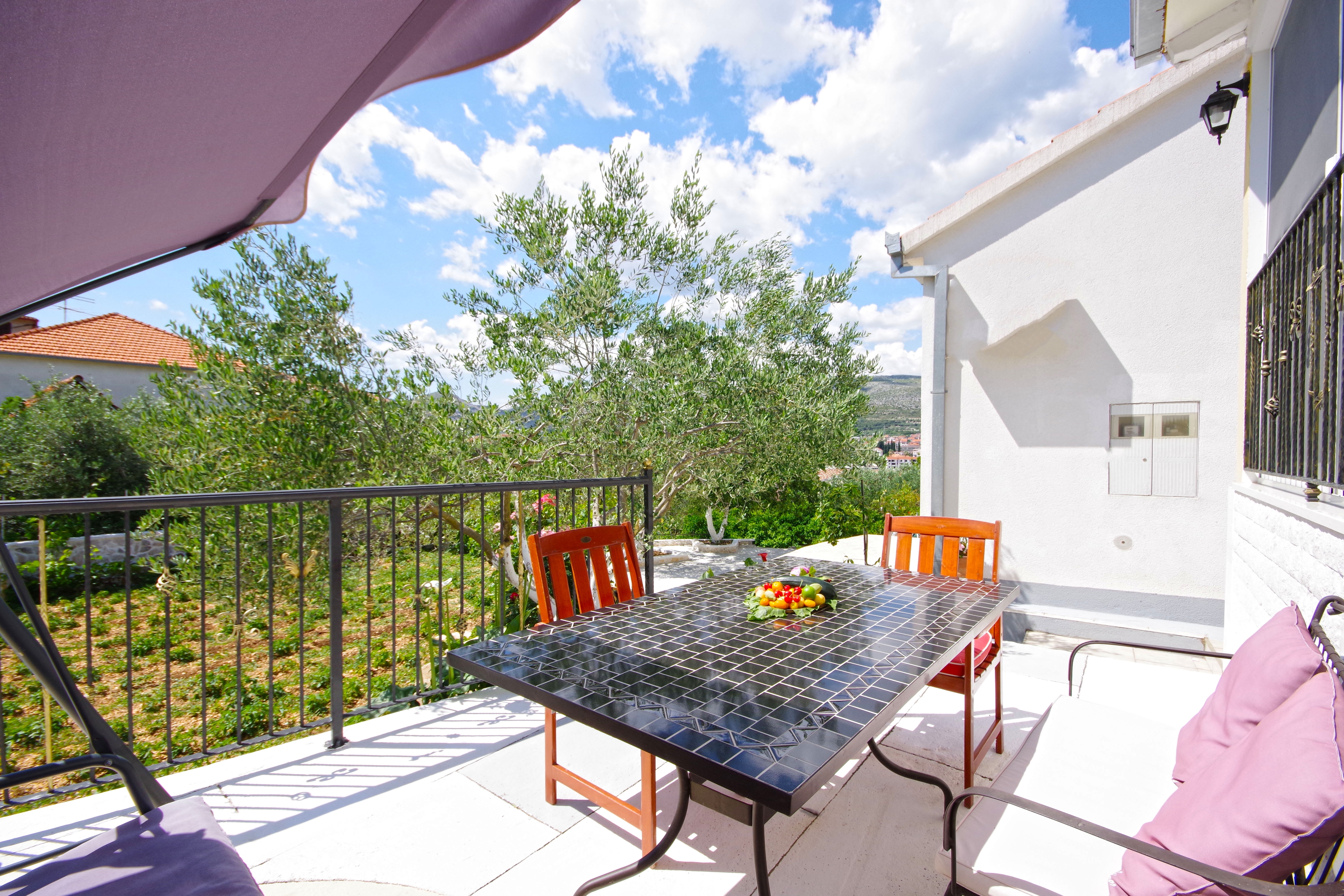 One bedroom house with terrace Trogir  K