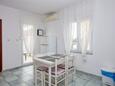 Pirovac, Eetkamer in the apartment, air condition available en WiFi.