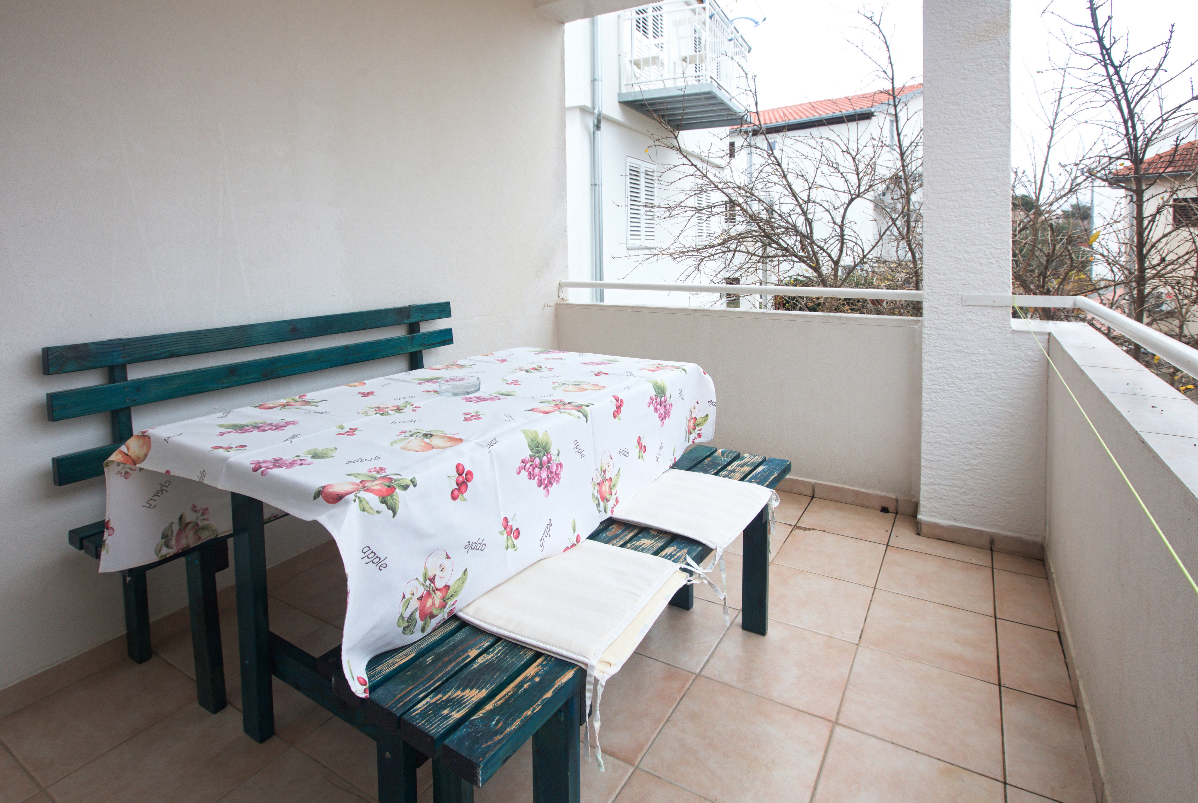 One bedroom apartment with terrace Pirovac, Šibenik  A-c