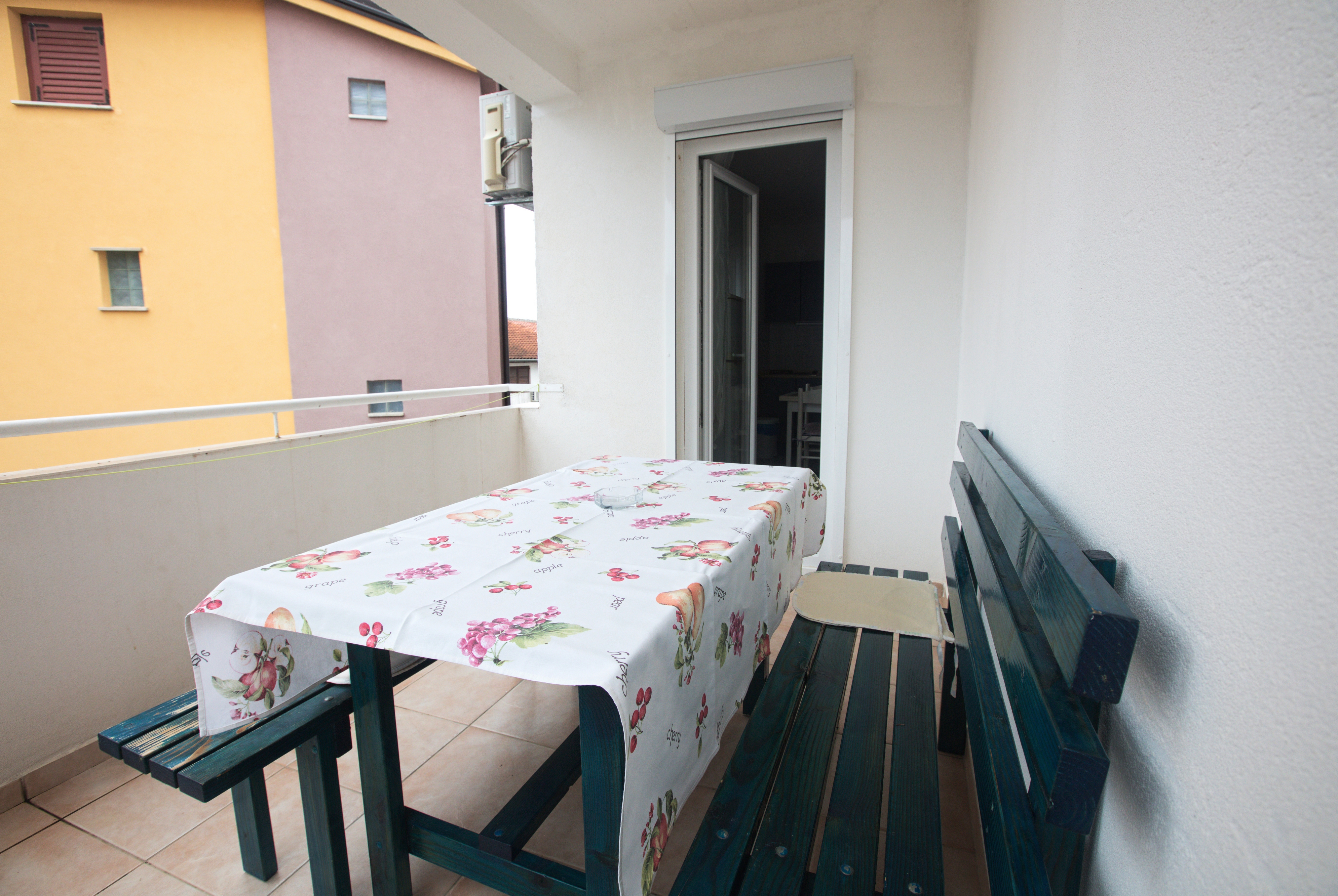 One bedroom apartment with terrace Pirovac, Šibenik  A-c