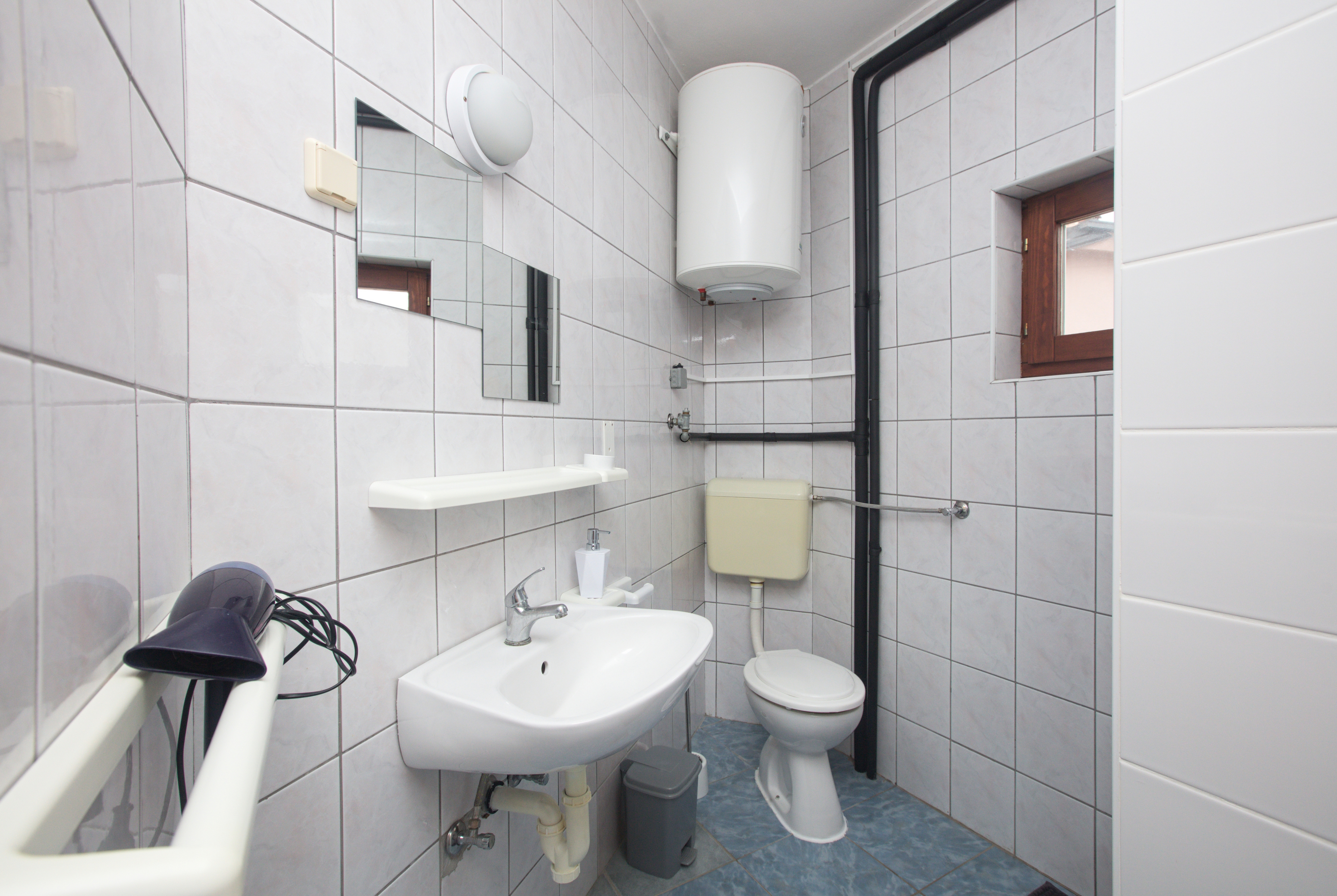 One bedroom apartment with terrace Pirovac, Šibenik  A-e