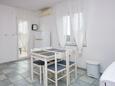 Pirovac, Eetkamer in the apartment, air condition available en WiFi.