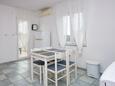 Pirovac, Dining room in the apartment, air condition available and WiFi.