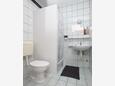 Pirovac, Badkamer in the studio-apartment, WiFi.