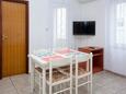 Pirovac, Eetkamer in the studio-apartment, air condition available en WiFi.