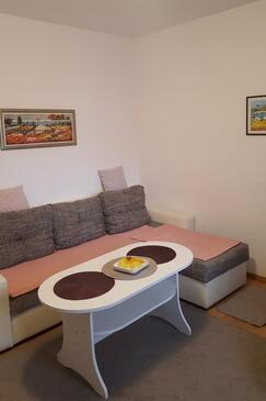 Selce, Sala de estar in the apartment, air condition available y WiFi.