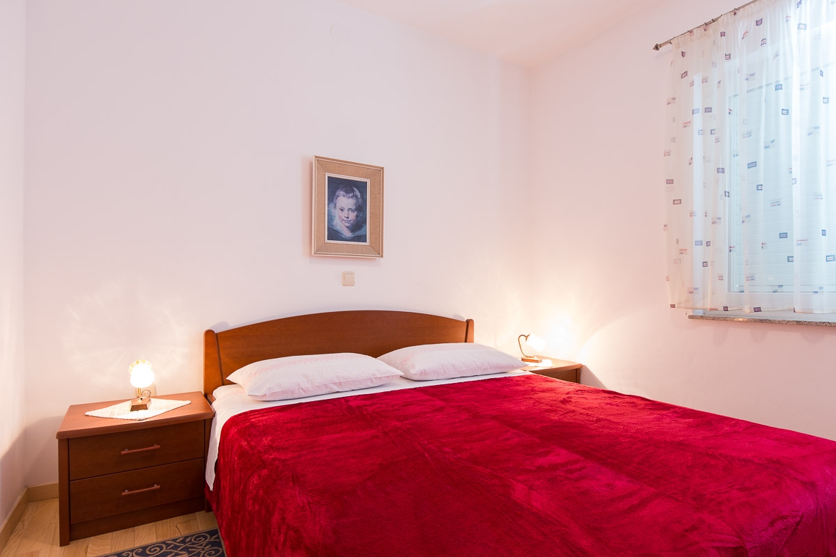 Two bedroom apartment with terrace and sea view Krk  A-a